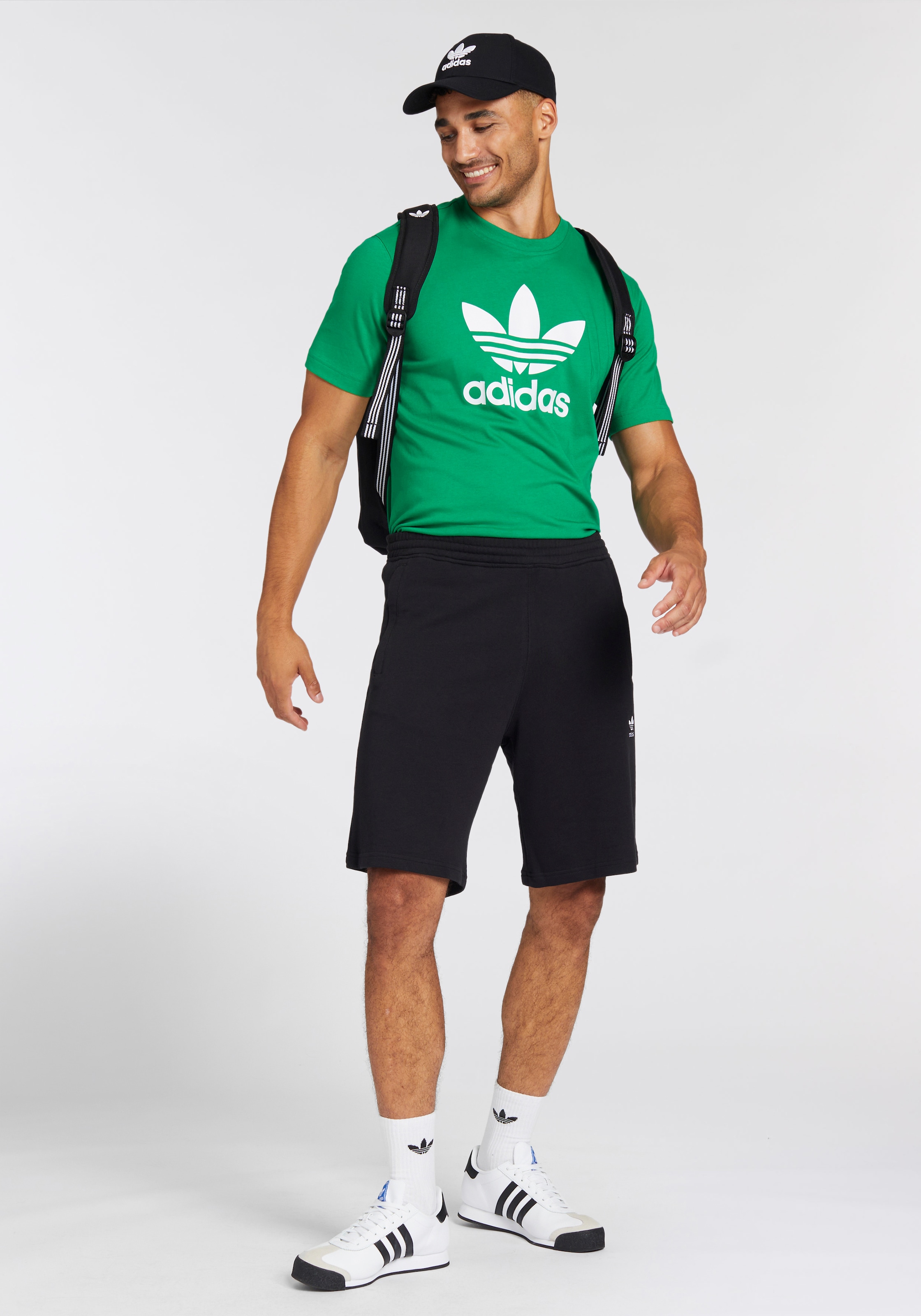 adidas Originals Shorts »ESS SHO«, (1 tlg.), Essential Sweat Shorts mit Logo, aus weichem French-Terry Material