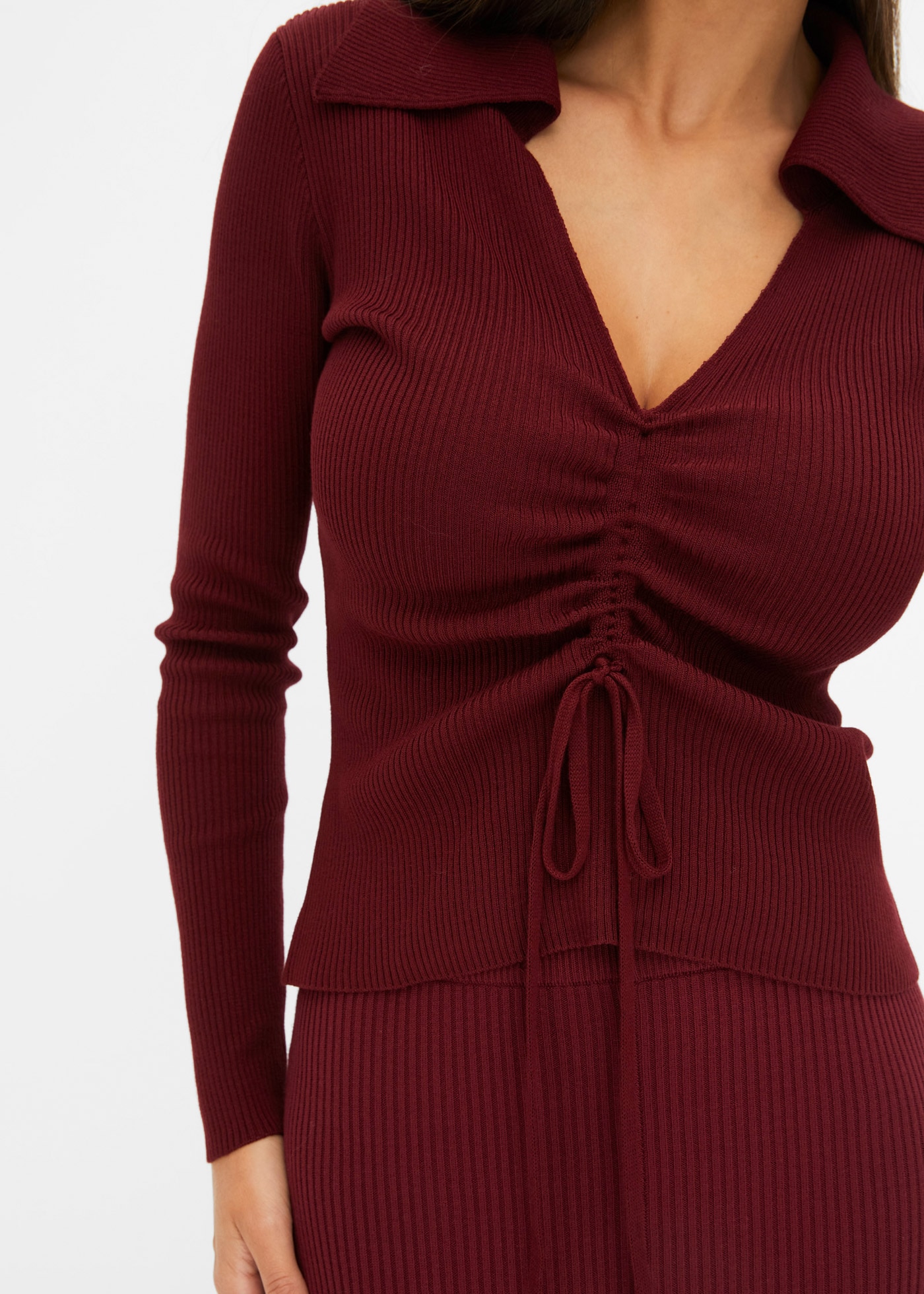 bonprix Strickpullover »Pullover« aus Viskose und Polyamid, mit Kragen und Raffung, schmale Passform