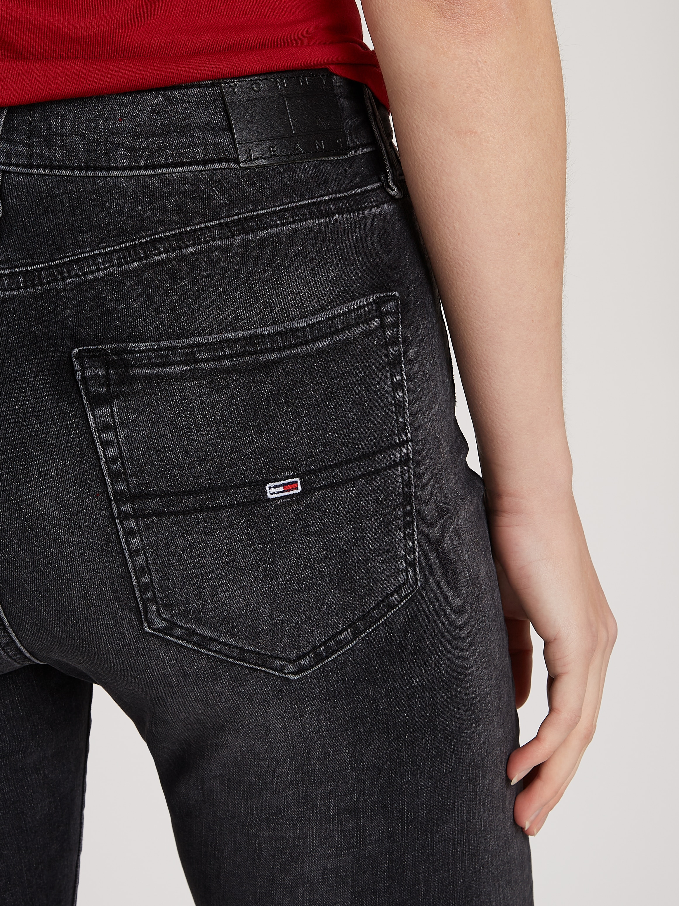 Tommy Jeans Skinny-fit-Jeans »Sylvia High Rise Skinny«, mit Logo-Badge