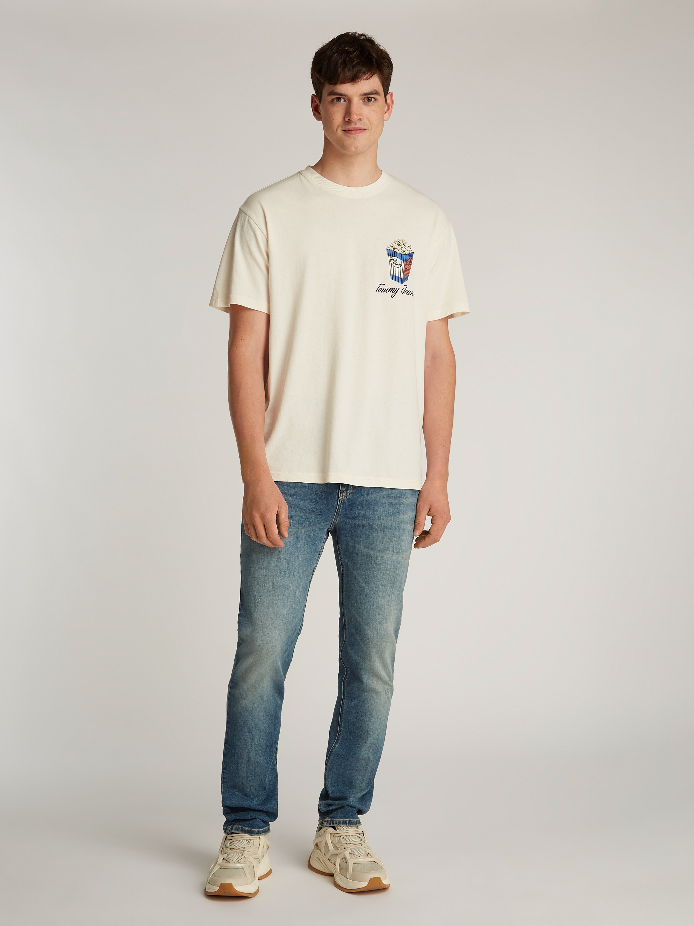 Tommy Jeans T-Shirt »TJM RLX NOVELTY 2 GMD TEE«, mit großem Logo am Rücken
