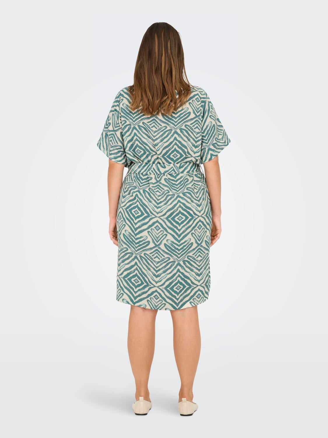 ONLY CARMAKOMA Sommerkleid »CARSHILLA 2/4 KNEE DRESS VIS AOP BS«