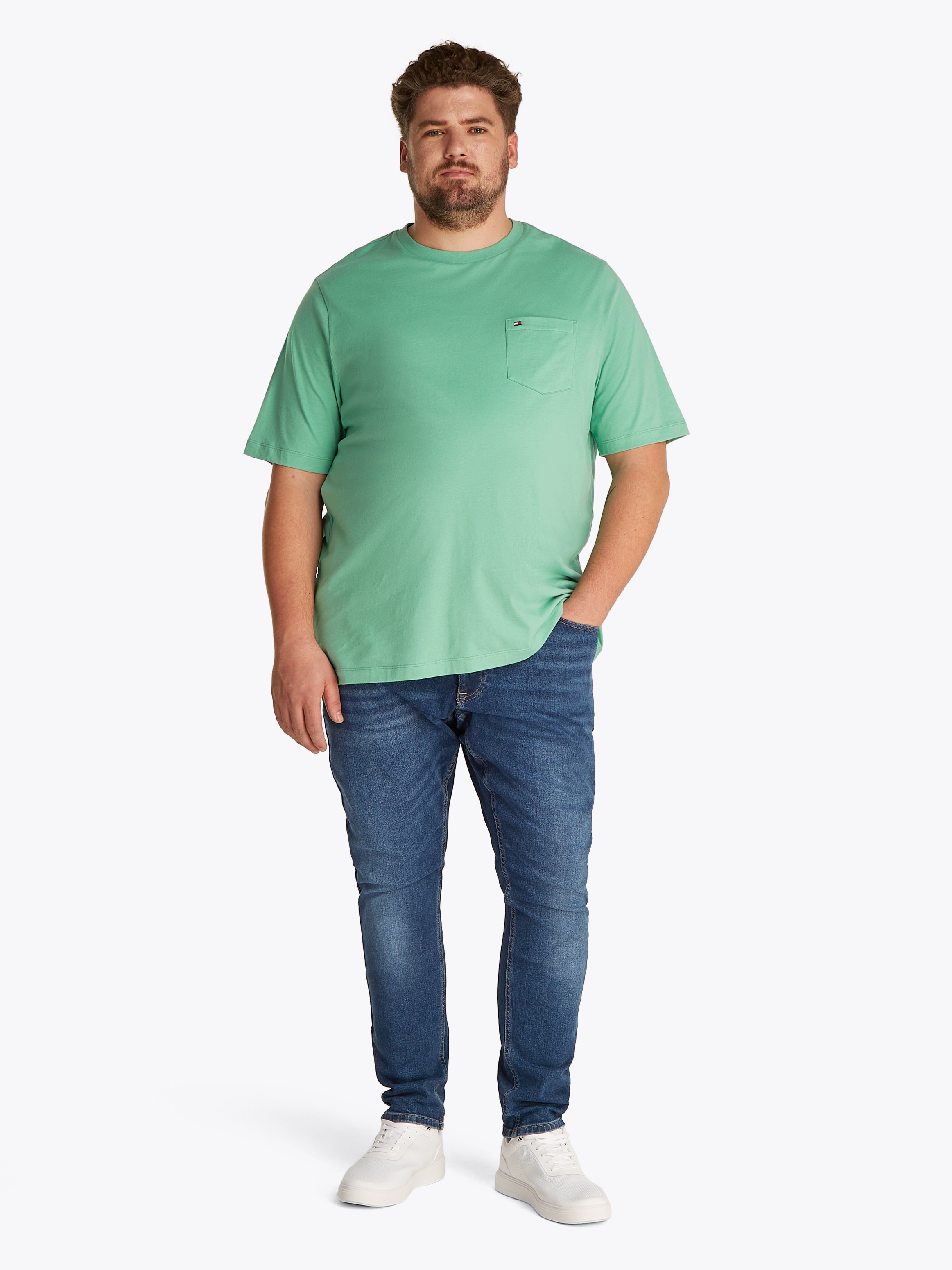 Tommy Hilfiger Big & Tall Rundhalsshirt »BT-ESSENTIAL SOLID POCKET TEE-B«, in Große Größen, Logostickerei