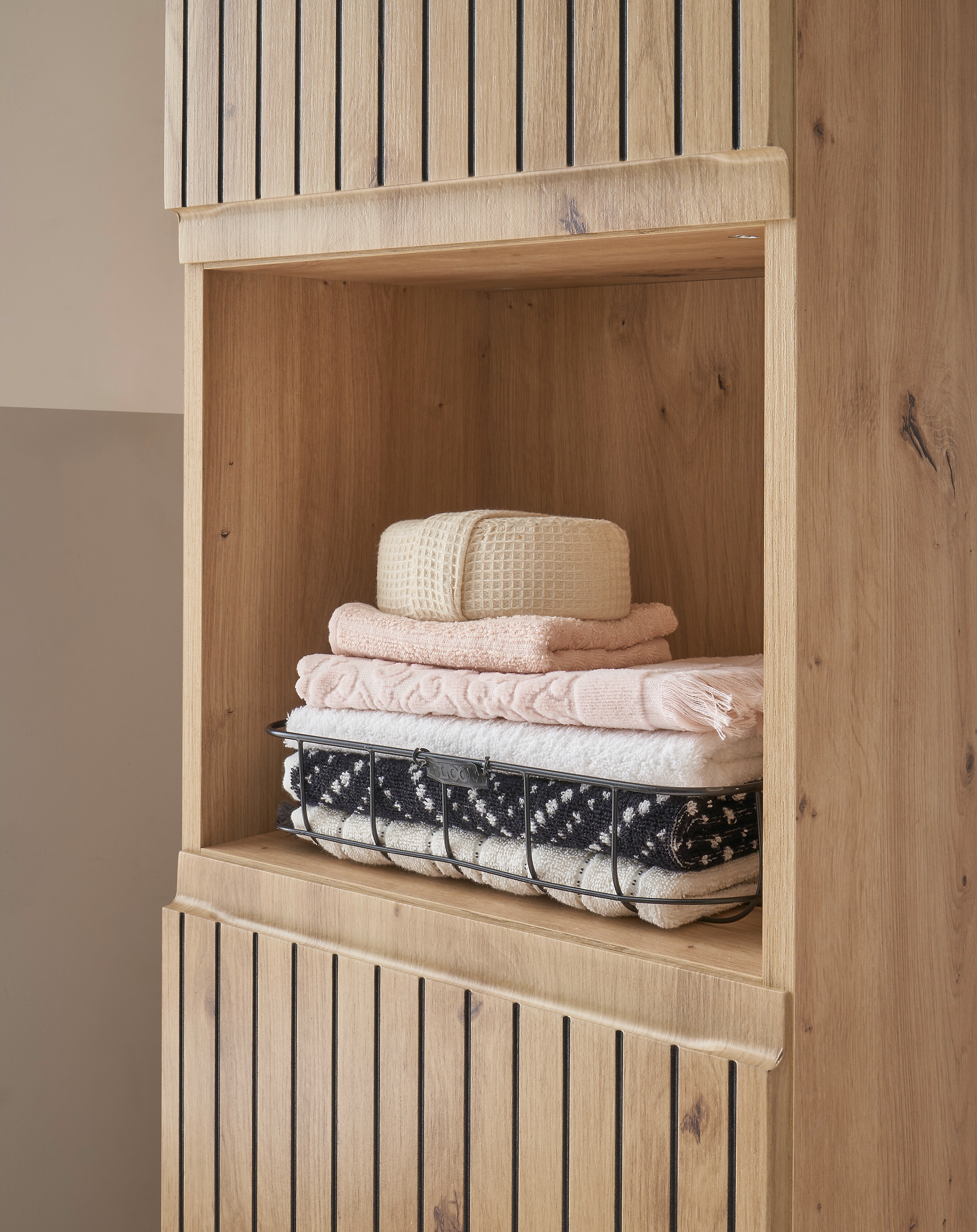 BASIC by Balculina Hochschrank »Austin« 1 Stk. tlg. Breite 40 cm, Türanschlag L/R wechselbar, Soft-Close-Funktion