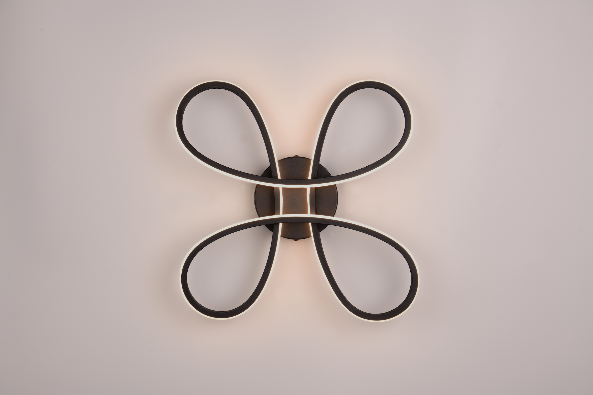 TRIO Leuchten LED Deckenleuchte »FLY, Deckenlampe LED 22W 2600 Lumen warmweiß 3000K 3-Stufen dimmbar« LED-Board 1 Stk. Warmweiß Maße 40x40 cm, LED Band Schleife Deckenlampe Schlafzimmer Wohnzimmer