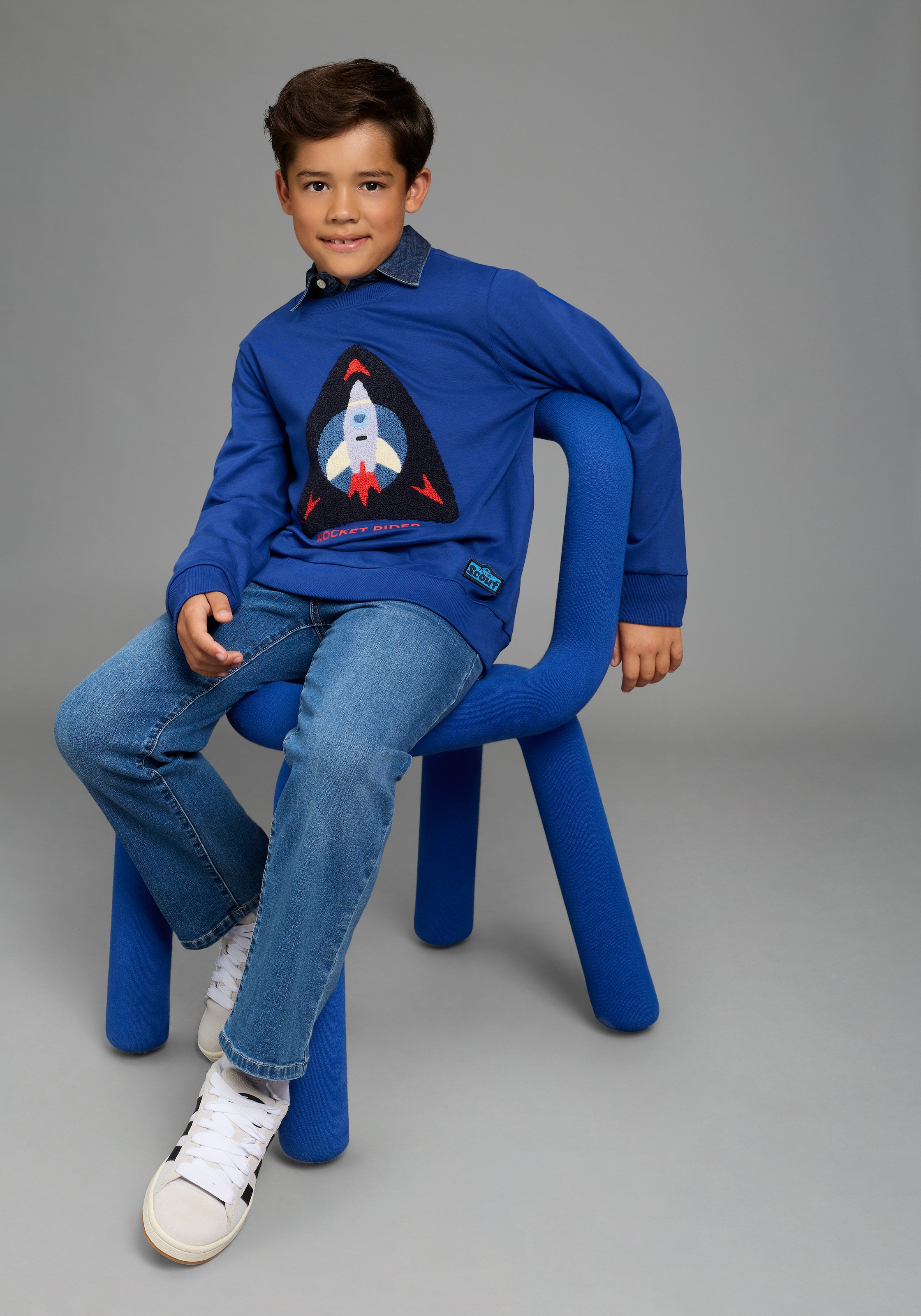 Scout Langarmshirt »Shirt mit Frottee-Applikation: Rocket Rider - NEU von SCOUT« Basic-Passform, mit Rundhalsausschnitt, mit Aufnäher und Badge