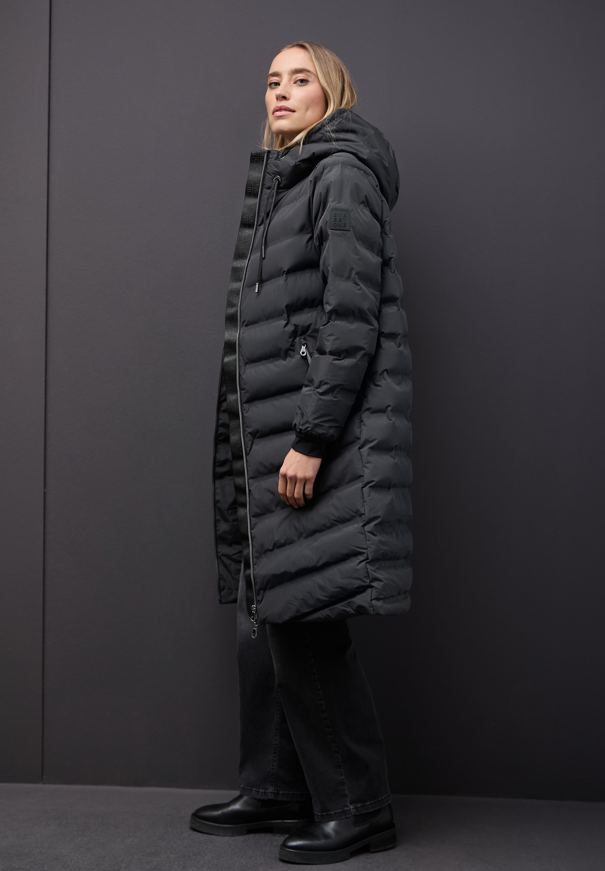 STREET ONE Steppjacke mit Kapuze Damenmantel mit Kapuze und geklebten Nähten