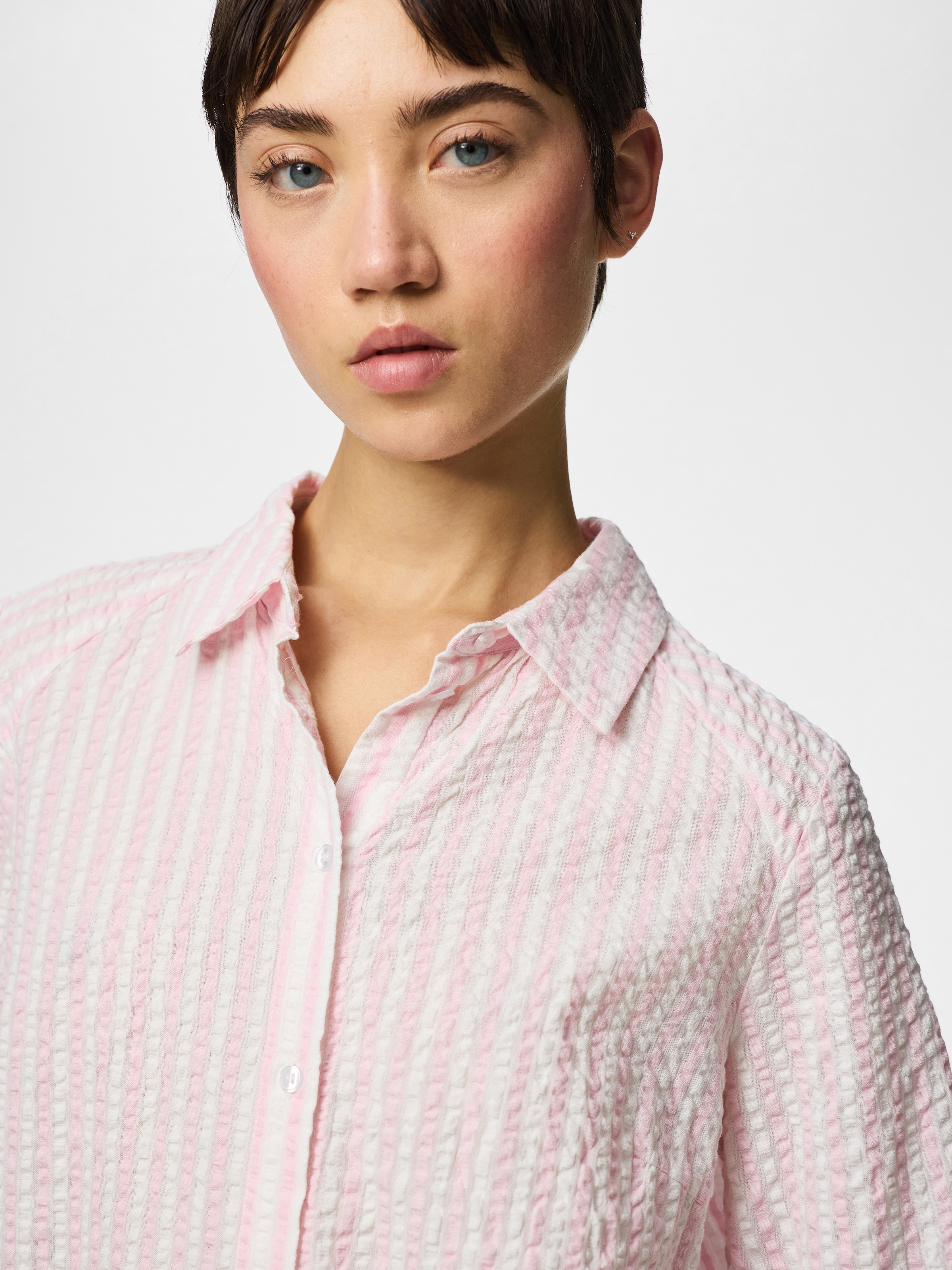 pieces Hemdbluse »PCSTINNA SS SHIRT WVN NOOS BC« mit Streifenmuster