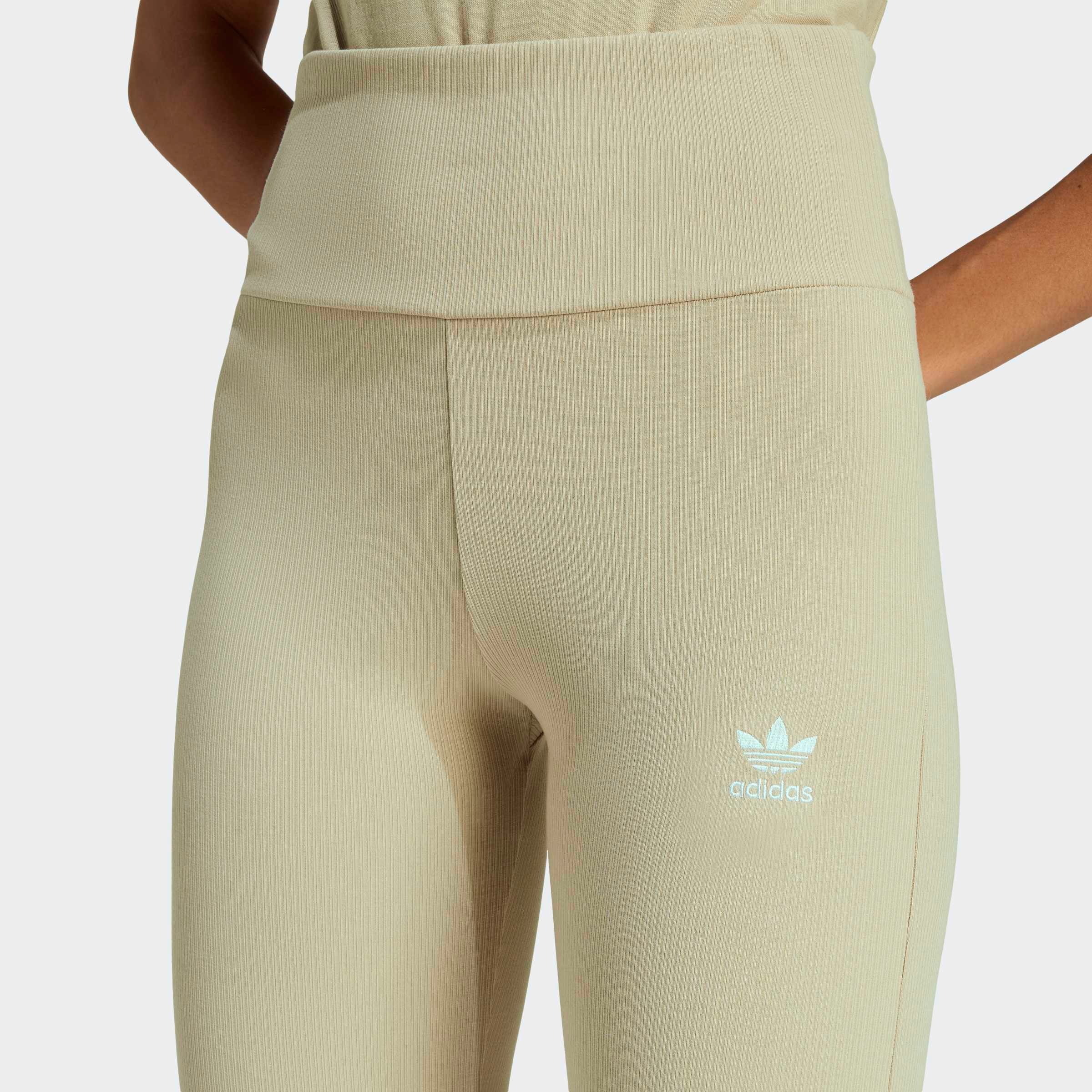 adidas Originals Leggings »ESS FL LEGGINGS«  mit ausgestelltem Bein, in Ripp-Optik, eng anliegende Passform