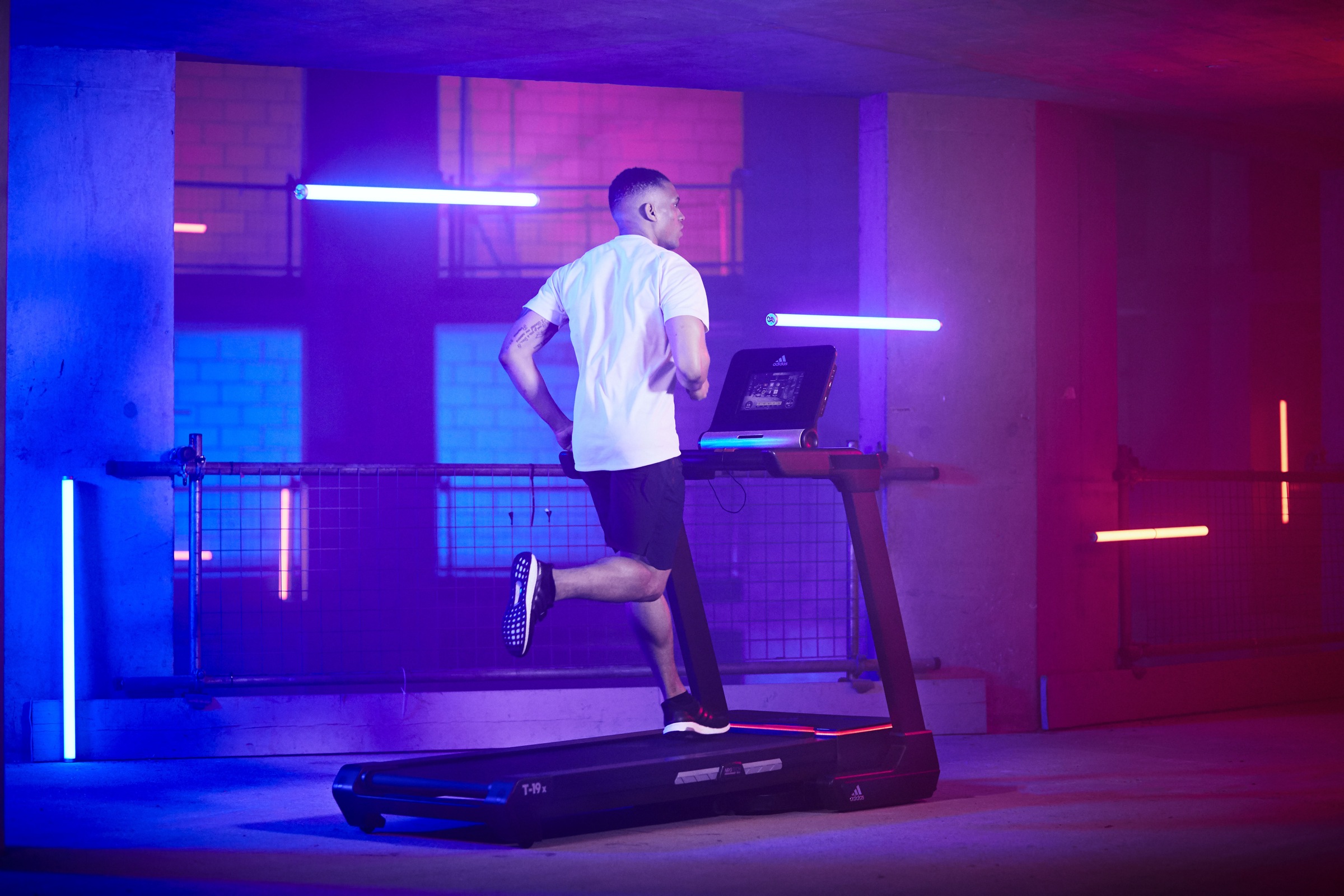 adidas Performance Laufband »T-19x«, (mit integriertem Ventilator und Tablet-Halterung), bis max. 20 km/h, klappbar