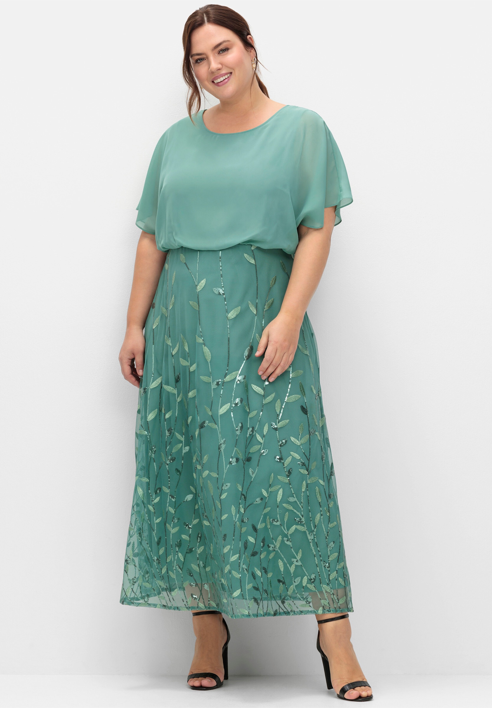 Sheego Jerseykleid »Abendkleid Abendkleid aus Mesh, mit besticktem Rock« Ohne Tasche mit Stickereien und Pailletten am Rock
