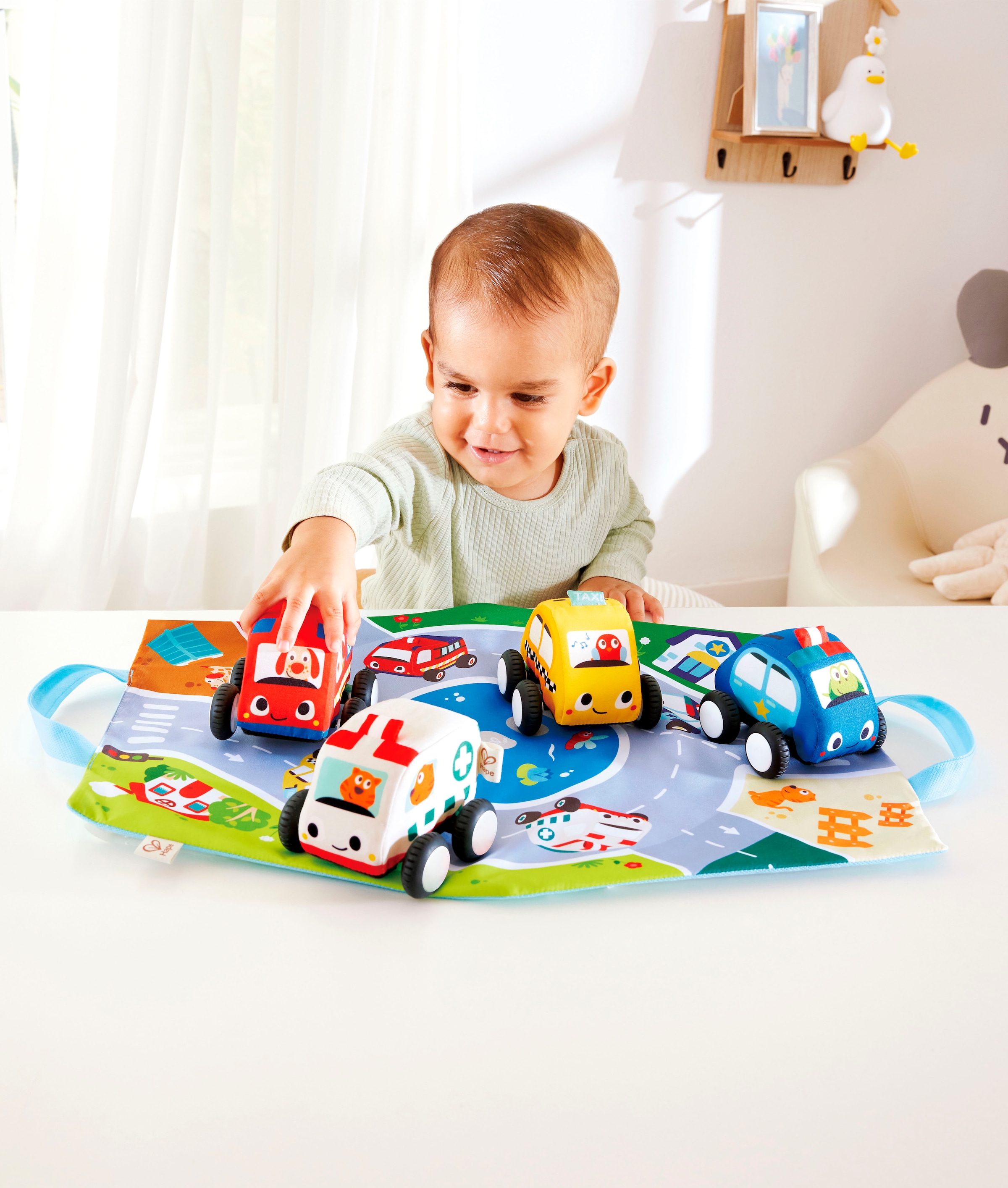 Hape Spielzeug-Auto »Plüschauto-Set mit Rückziehmotor«