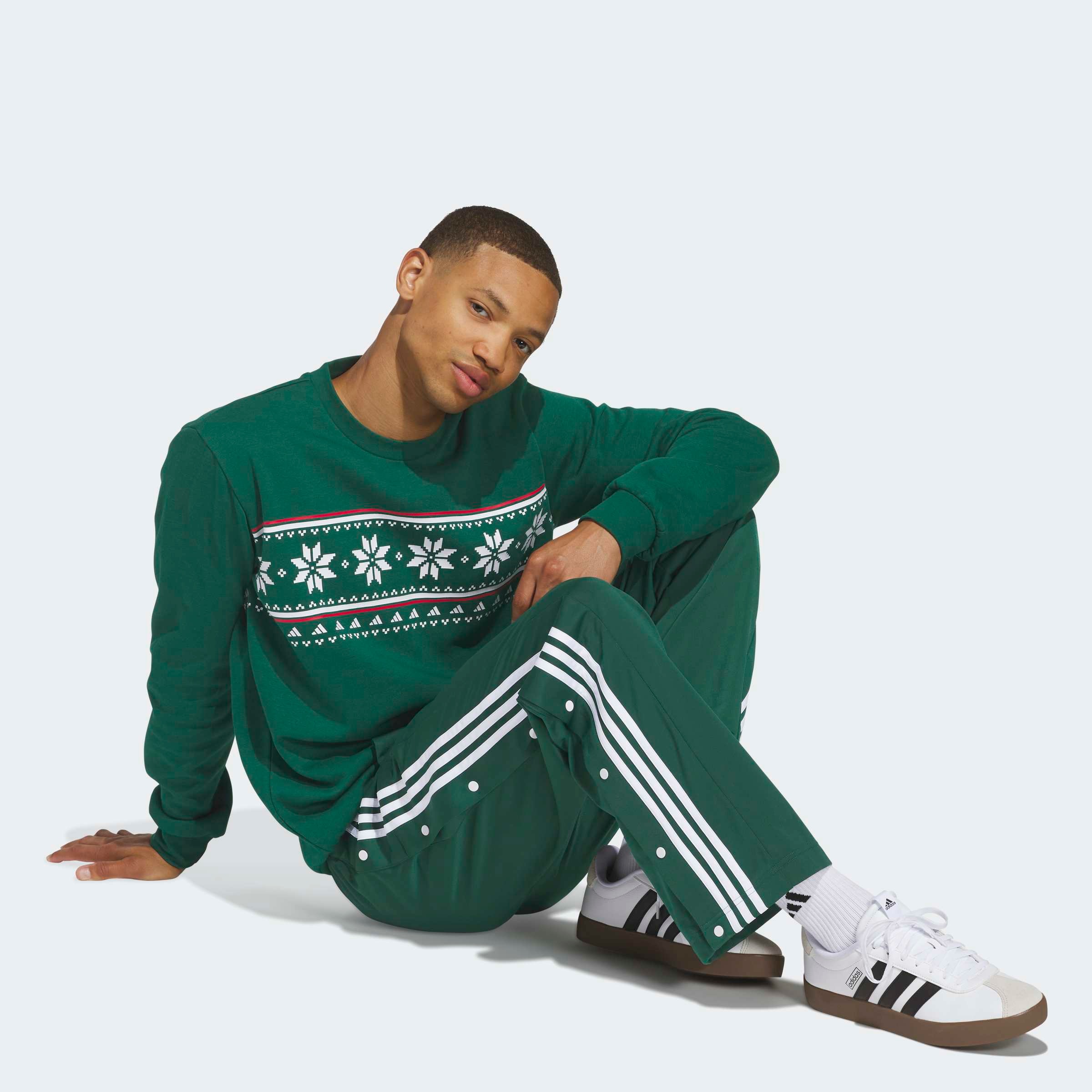 adidas Sportswear Sweatshirt »HOLIDAY, GRAFIK, RUNDHALSAUSSCHNITT«
