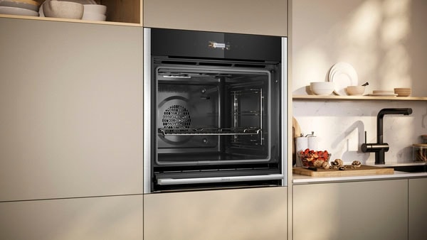 NEFF Pyrolyse Backofen N 70 »B54CR71N1«, mit Teleskopauszug nachrüstbar, voll versenkbare Ofentür dank Slide & Hide®, Pyrolyse, EasyClean