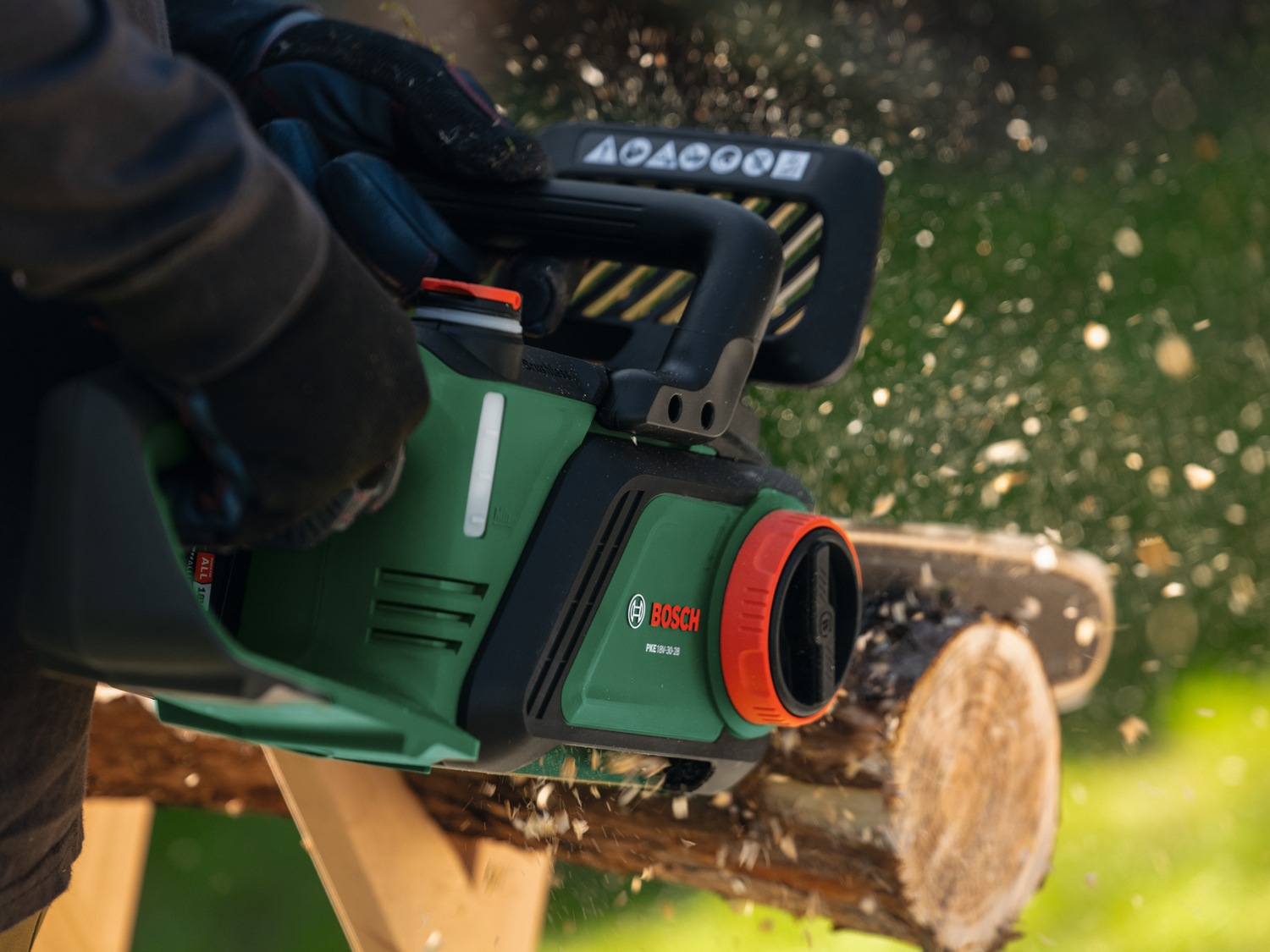 Bosch Home & Garden Akku-Kettensäge »PKE18V-30-28 SOLO« ohne Akku und Ladegerät,  für schnelles und einfaches Schneiden von großen Ästen und Stämmen