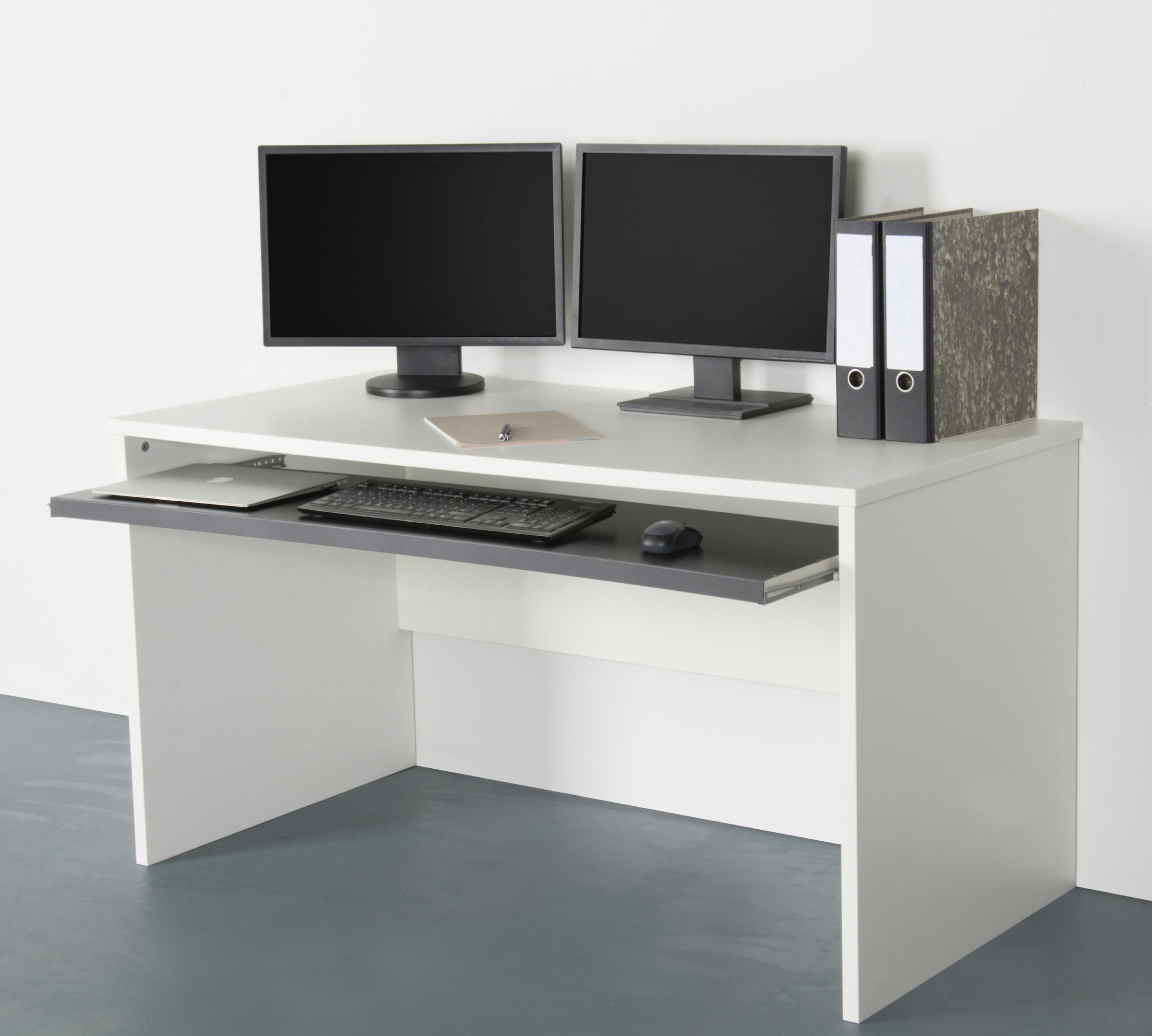 VOGL Möbelfabrik Schreibtisch »Barrie mit 2-farbigem Tastaturauszug«, in 2 Breiten, 2,5 cm Tischplattenstärke, Made in Germany