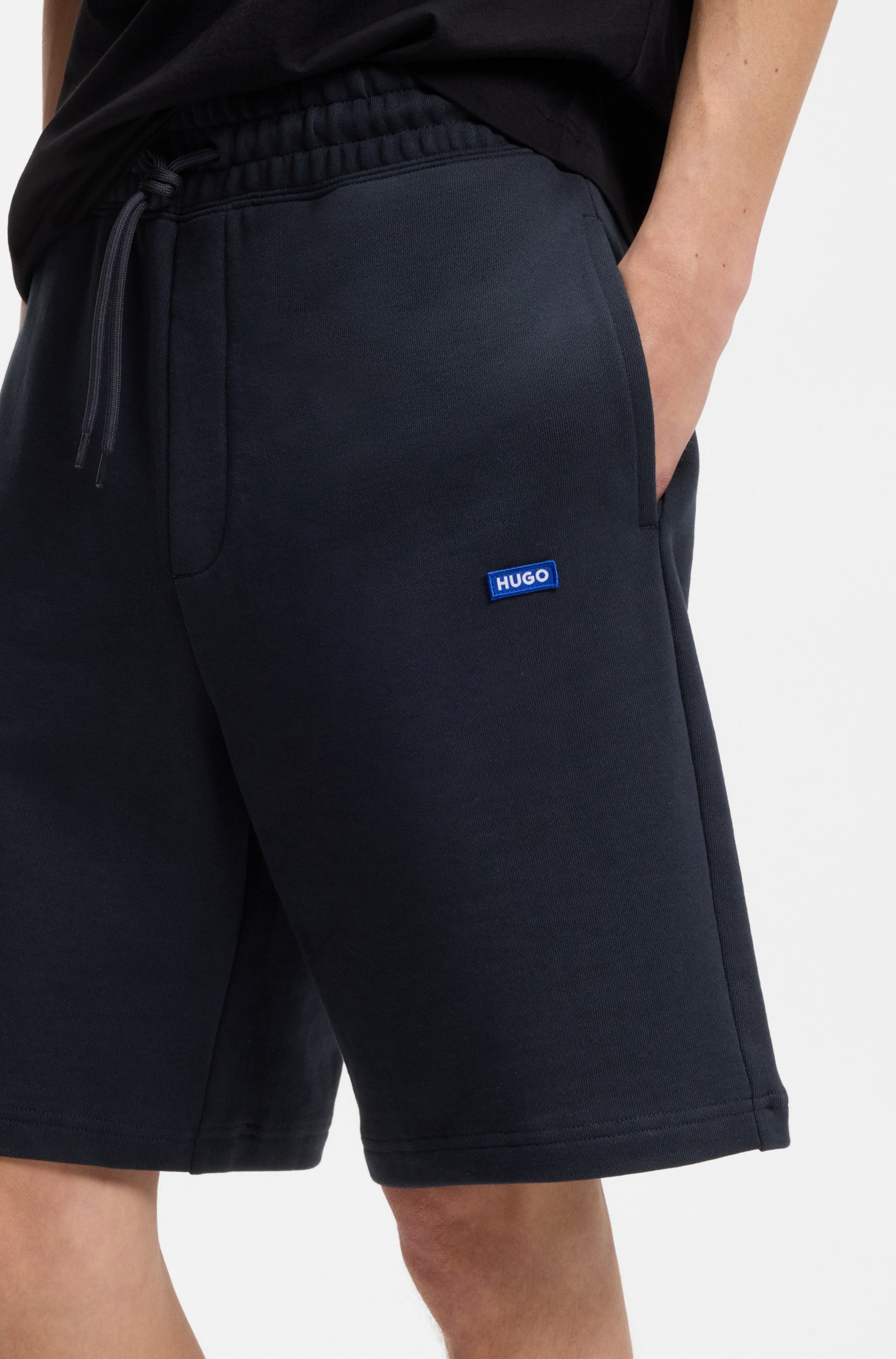 HUGO Sweatshorts »Nasensio«  mit Markenlabel