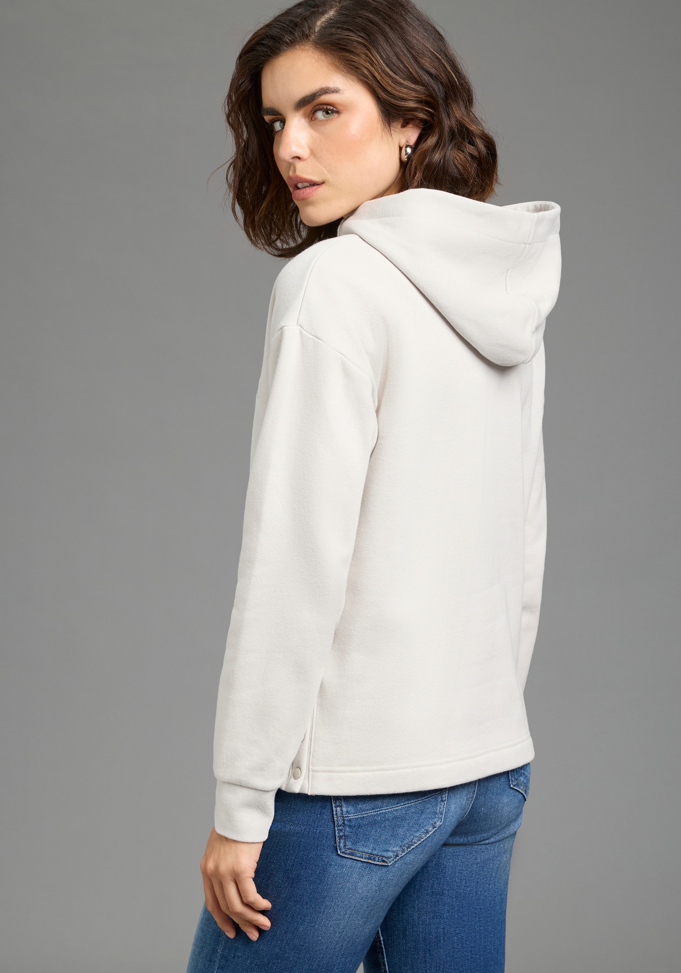 KangaROOS Kapuzensweatshirt , mit Rippbündchen an Ärmeln und Saum, lässig geschnitten, hüftbedeckend
