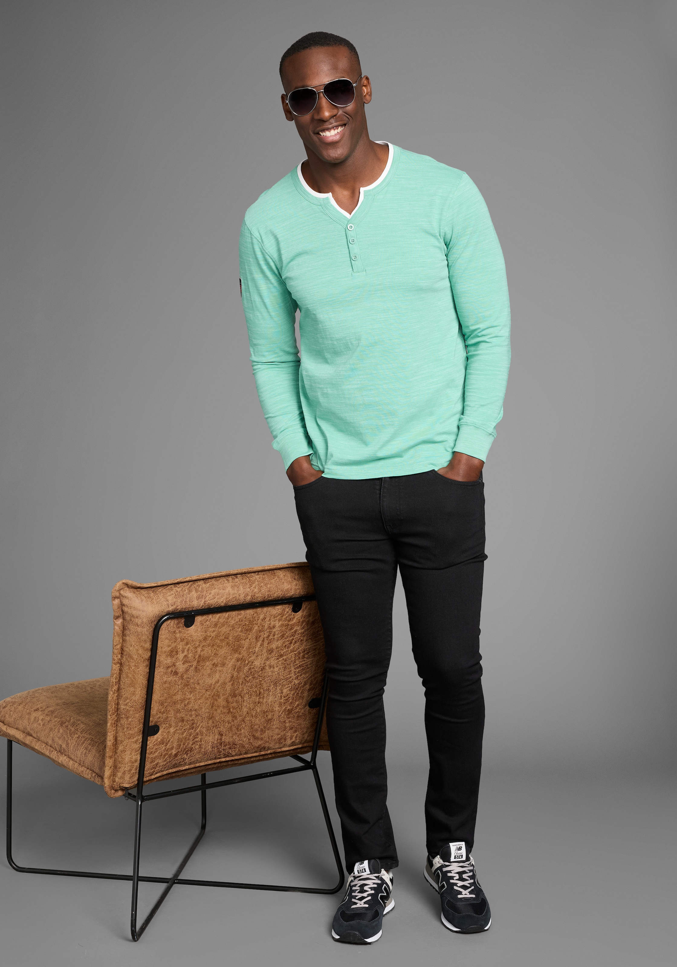 DELMAO Henleyshirt Langarm,  melierte Optik,  Henleykragen,  aus Baumwollmischung