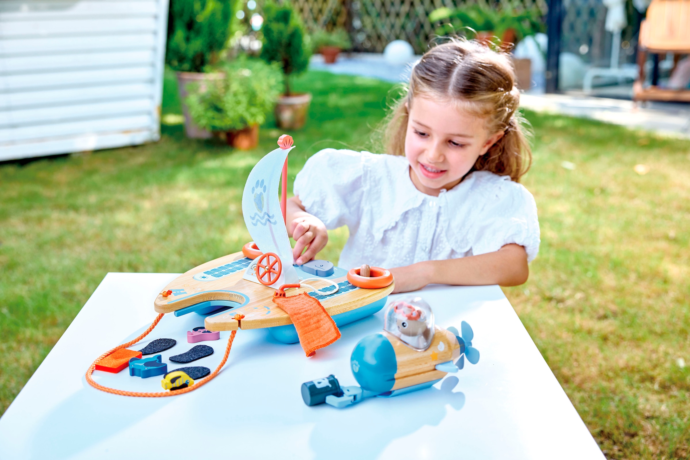 Hape Spielwelt »Green Planet Explorers, Ben’s Catamaran«