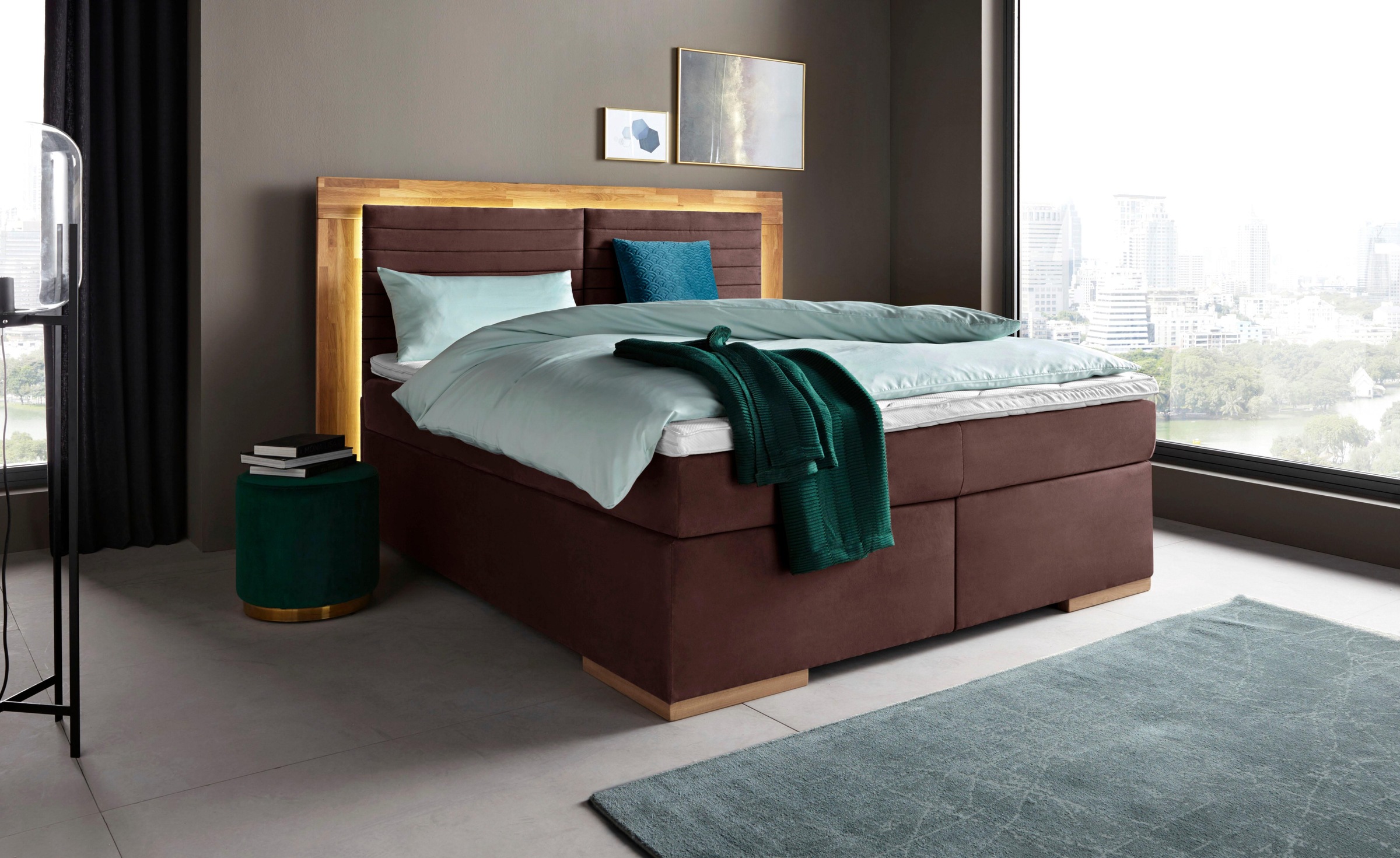 Places of Style Boxspringbett »Cup«, mit LED-Beleuchtung, Massivholzrahmen und Topper, in 2 Härtegraden