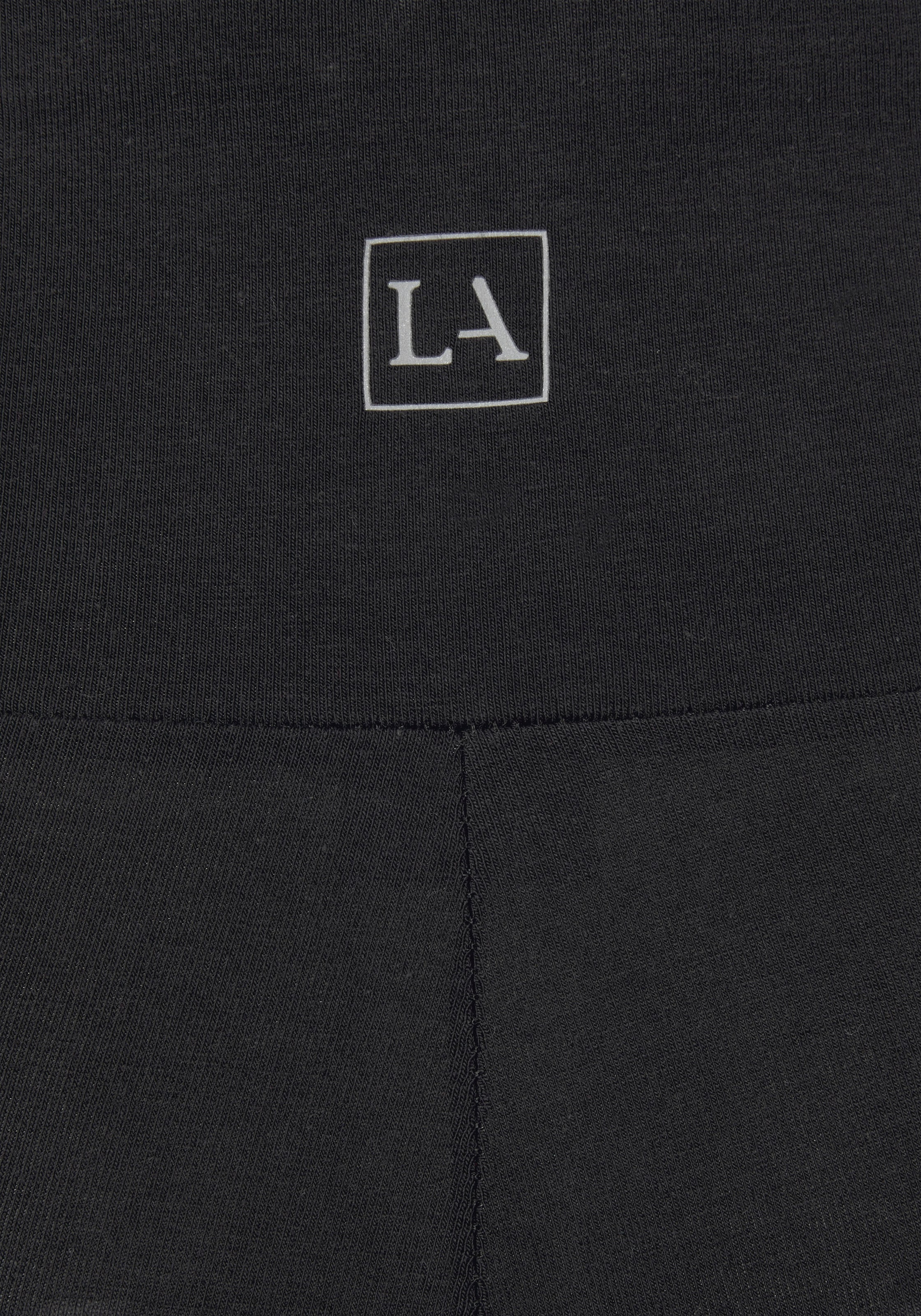 LASCANA Shorts, mit breitem Bündchen und Logodruck, Loungewear