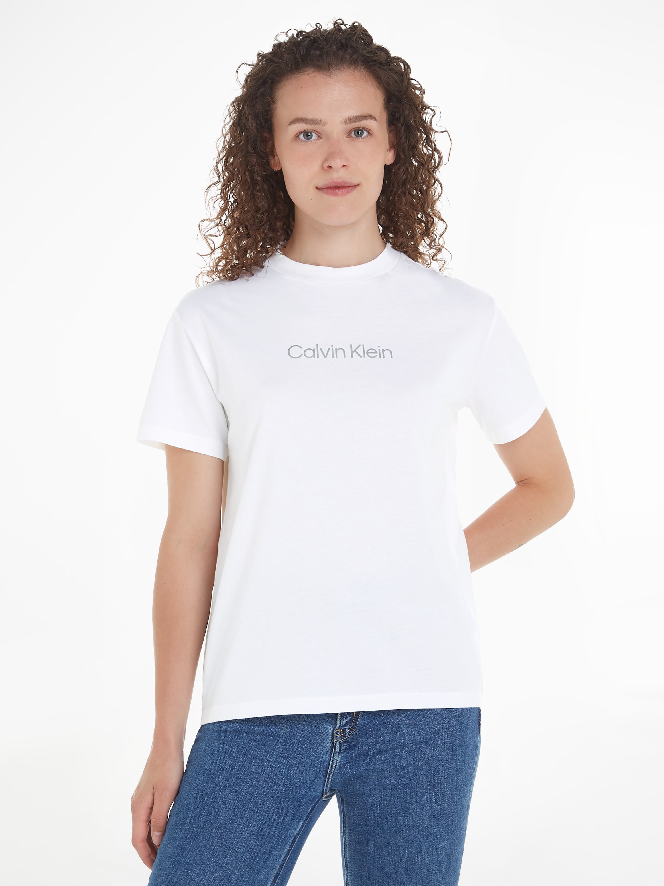 Klein »HERO LOGO der auf ♕ Klein Calvin T-SHIRT«, Brust mit bei Calvin METALLIC T-Shirt Print