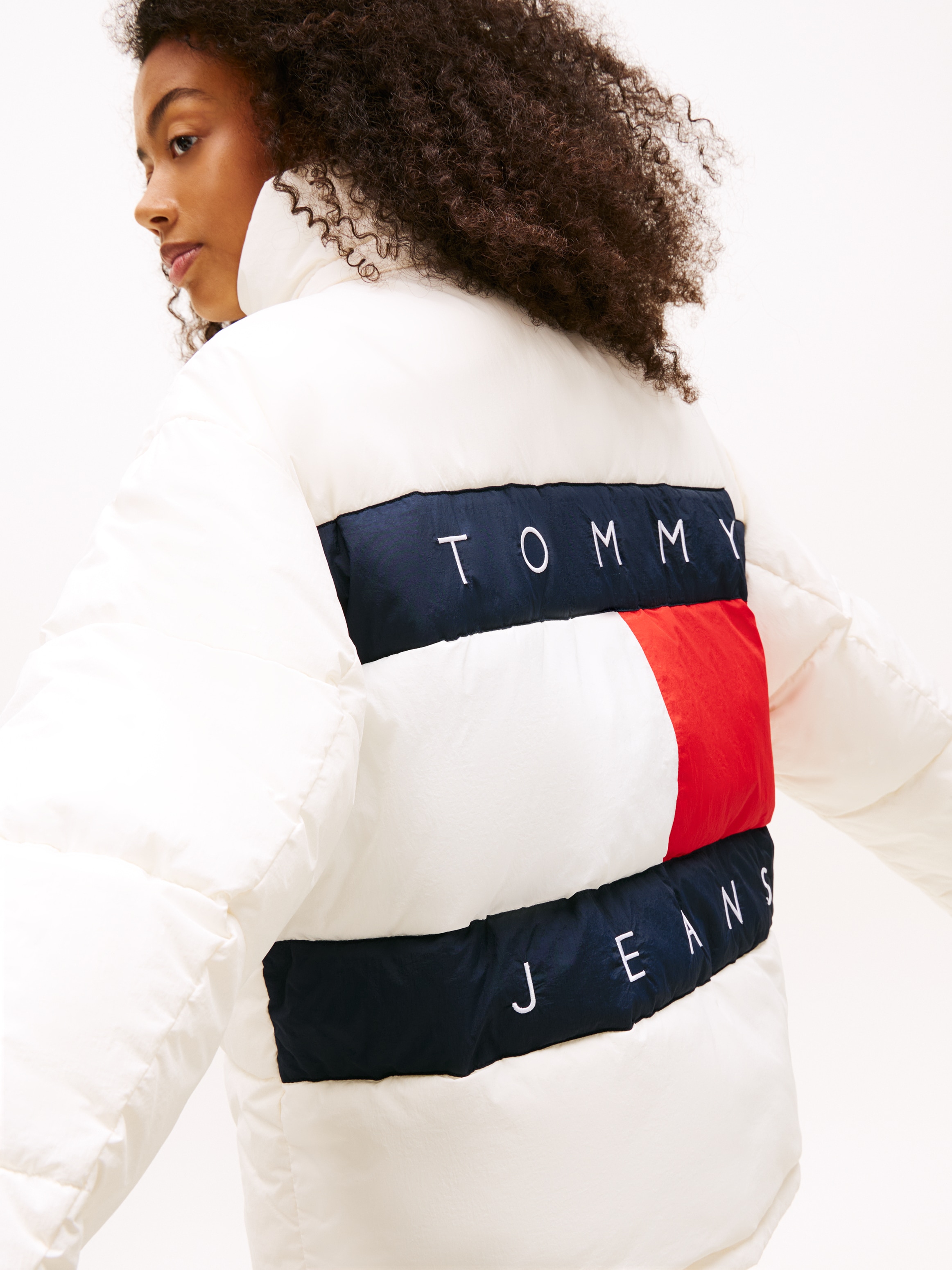 Tommy Jeans Steppjacke »TJW OVS HOODED FLAG PUFFER EXT« mit Kapuze