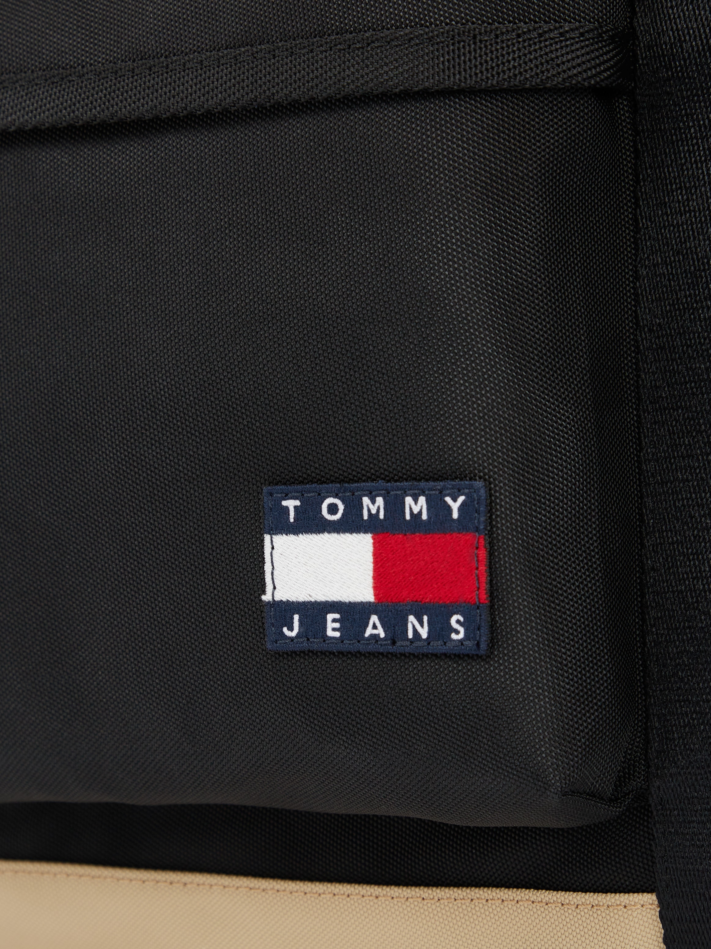 Tommy Jeans Weekender »TJM ESS DAILY DUFFLE«, Unisex Reisetasche mit kontrastfarbigem Boden