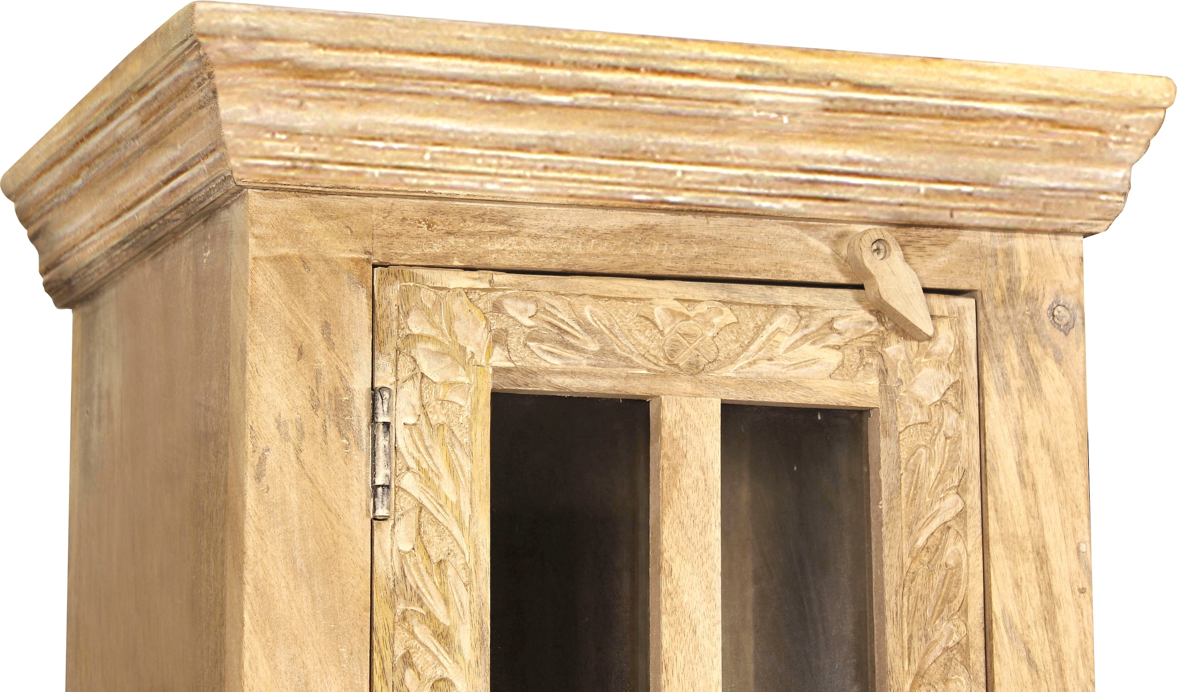 SIT Hochschrank, Mit Holzschnitzereien