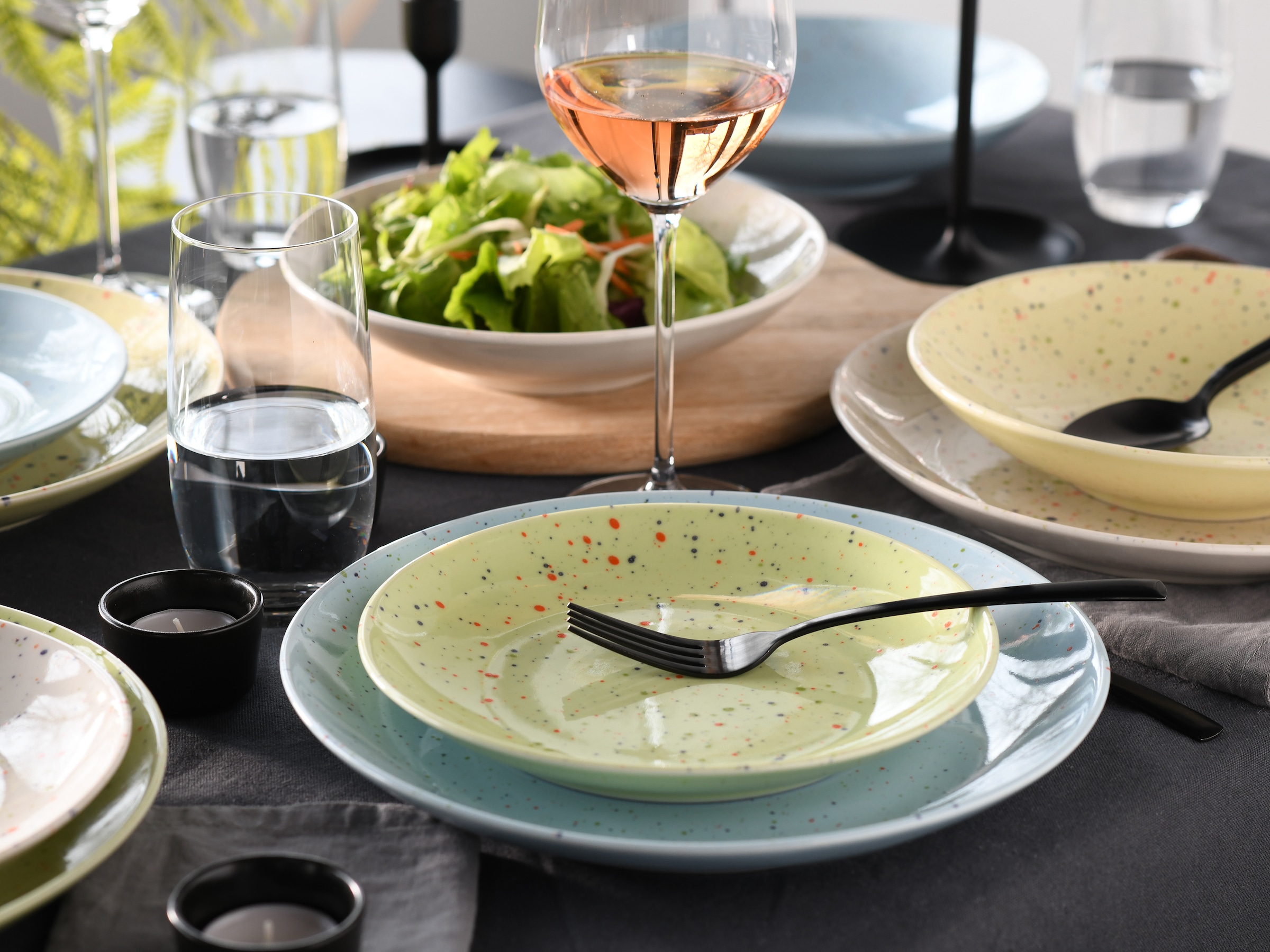CreaTable Teller-Set »Confetti, Teller Set 12-tlg.« Unregelmäßige bunte Punkte, Gute Laune Geschirr, Frisch, Freundlich