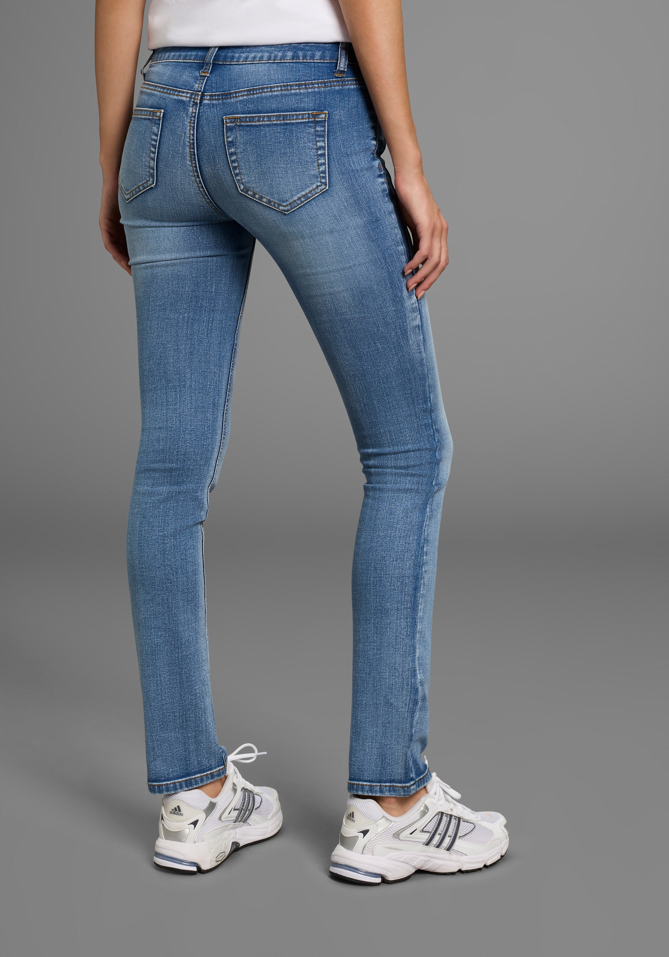 Arizona Comfort-fit-Jeans »mit Keileinsätzen«, niedrige Leibhöhe