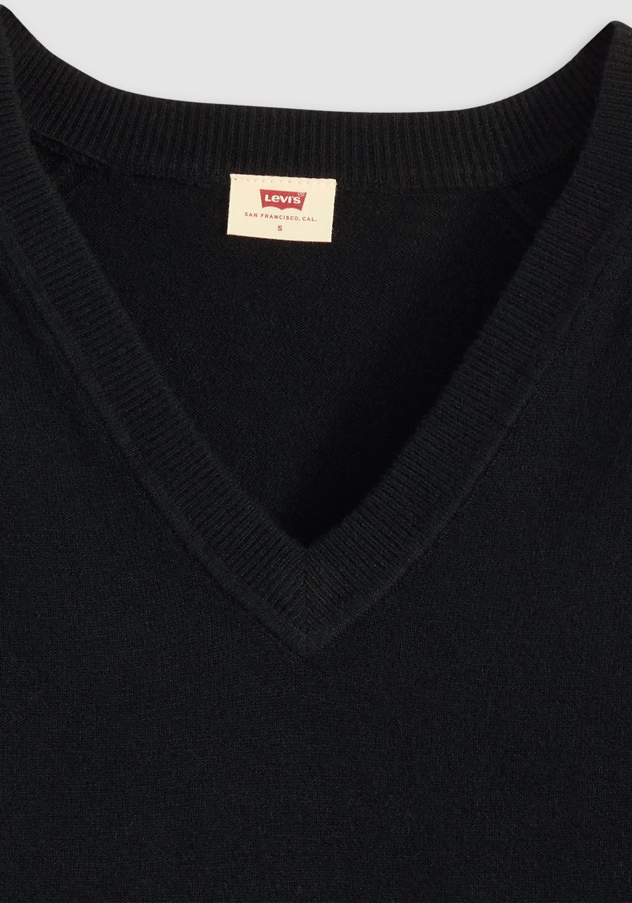 Levi's® V-Ausschnitt-Pullover »SUPER SOFT VNECK PULLOVER« im Bund beidseitig mit kurzem Schlitz