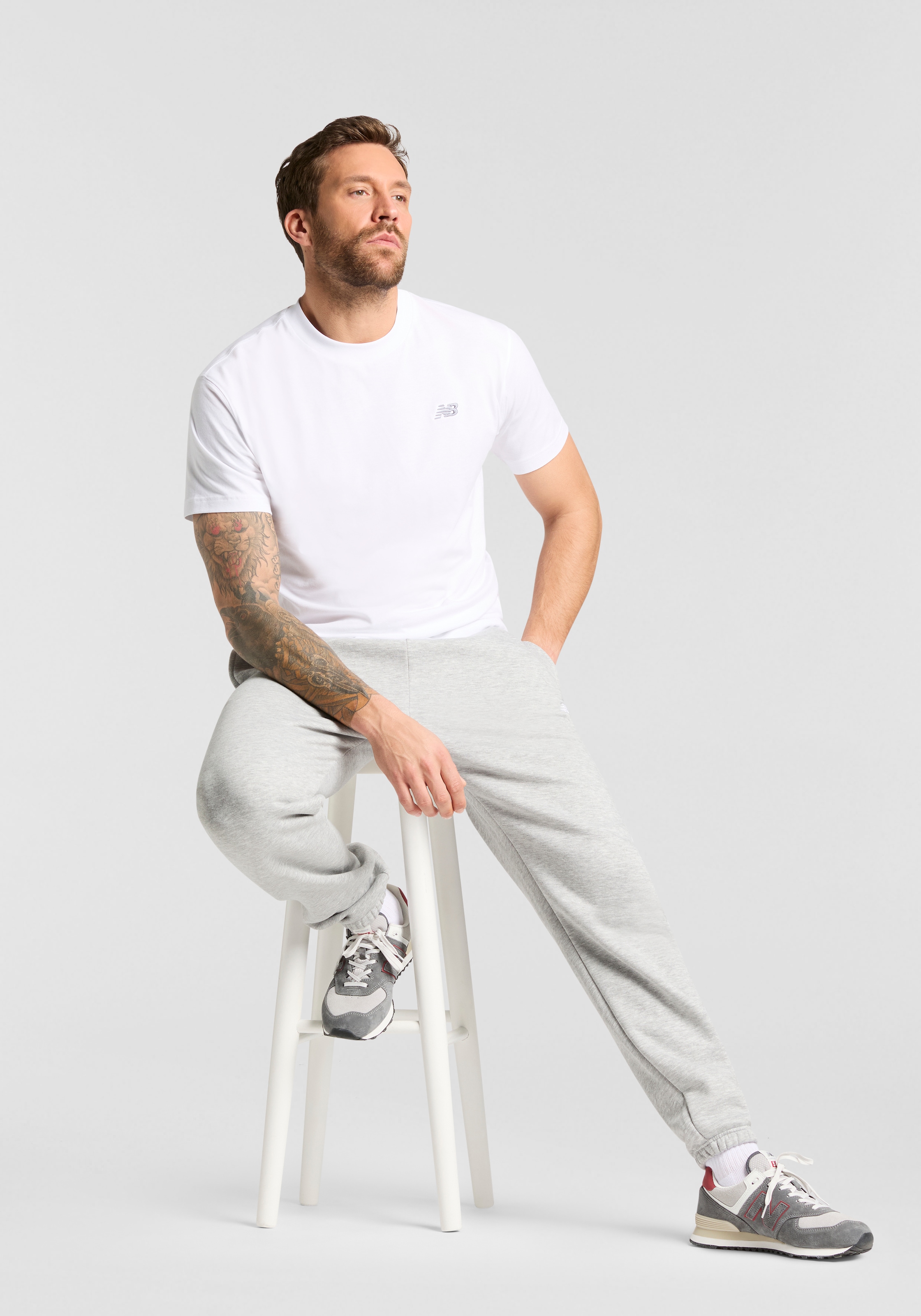 New Balance Jogginghose »SPORT ESSENTIALS FLEECE JOGGER«  mit Eingrifftaschen, weicher Stoff, lockere Passform