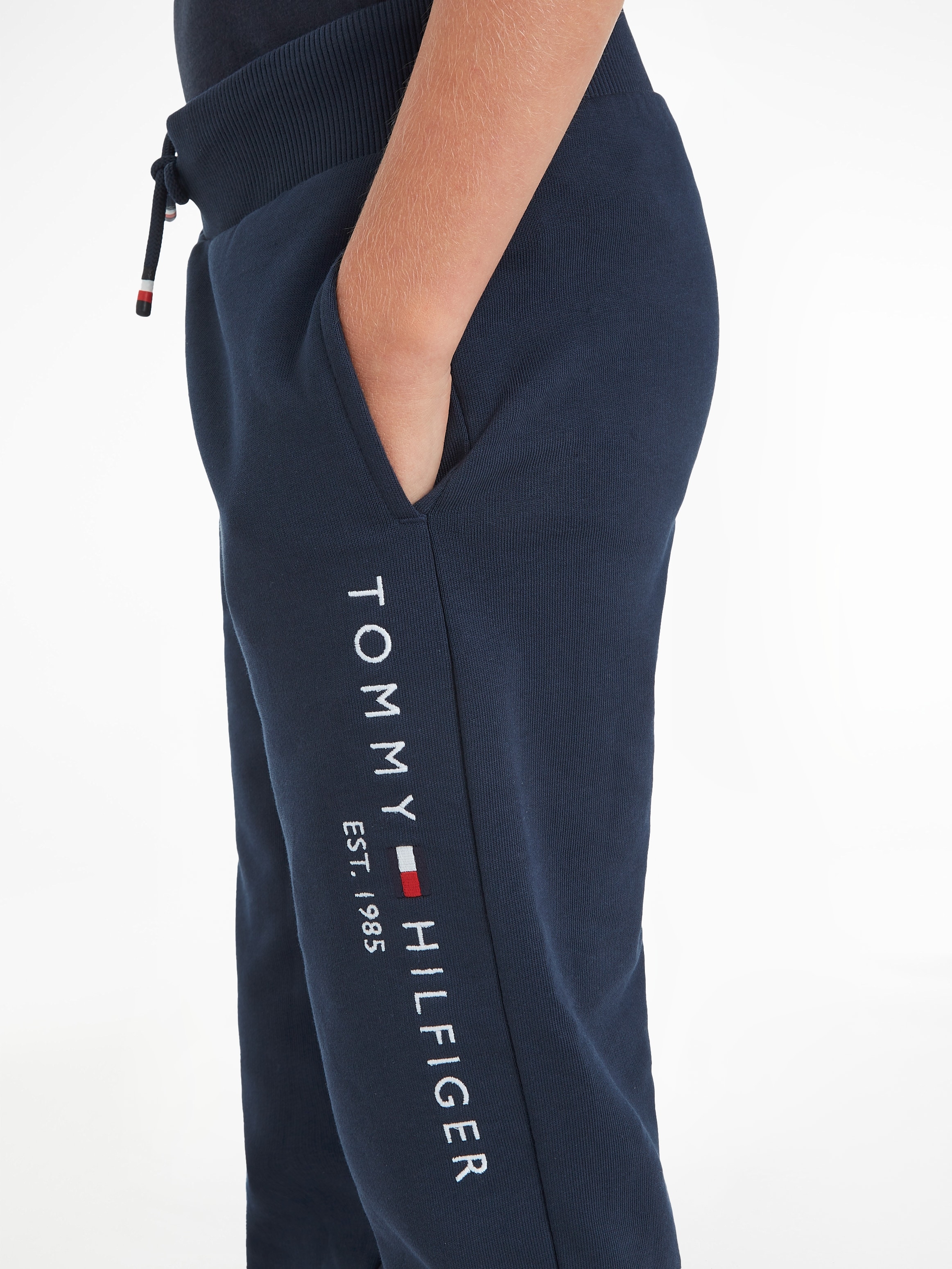 Tommy Hilfiger Jogginghose, mit Tommy Hilfiger Logo-Schriftzug auf dem Bein