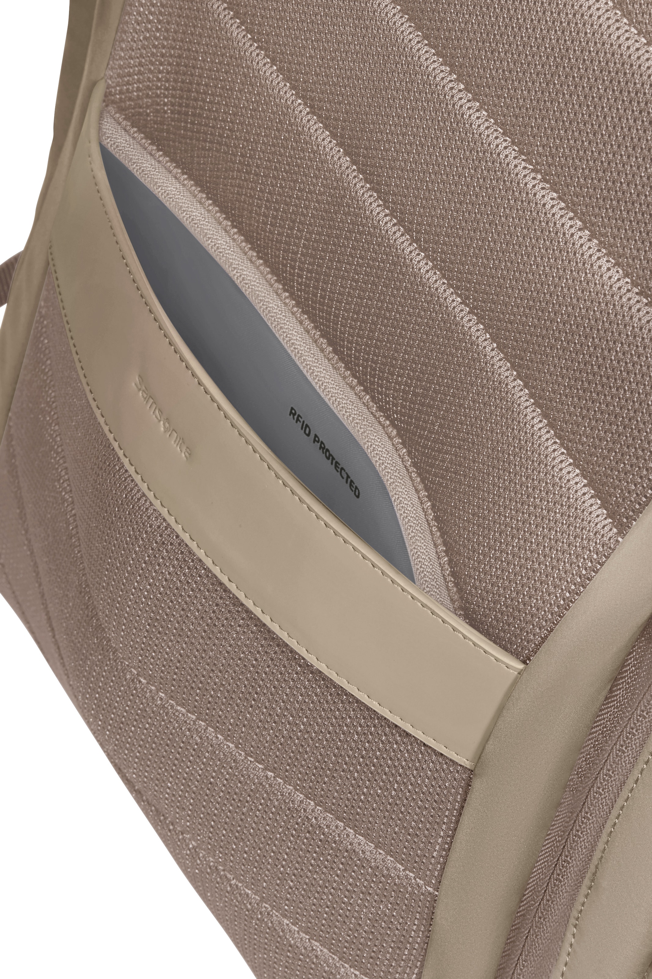 Samsonite Notebookrucksack »ESSENTIS Jana Ina Zarrella 25/31 L 15.6" RFID« RFID Softes, mattes Nylon, federleicht mit herausnehmbarer Trennwand