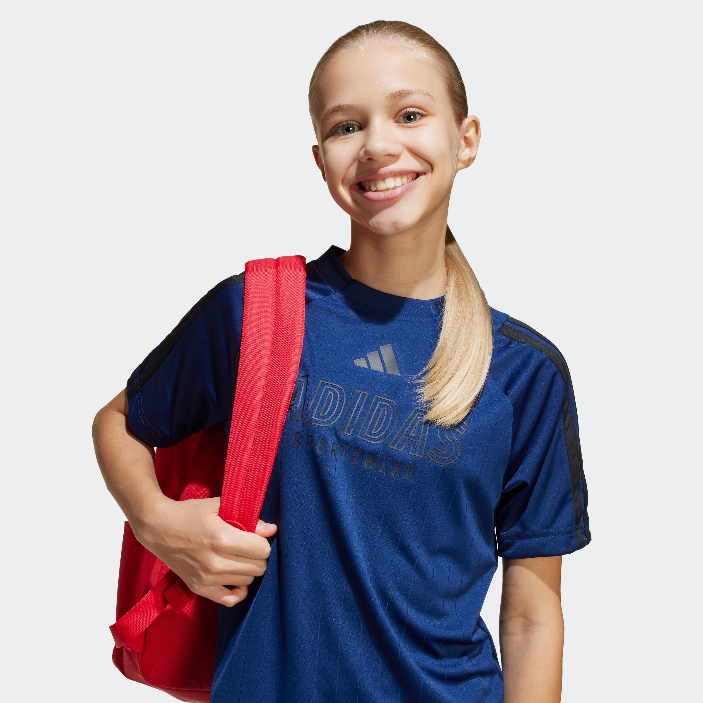 adidas Sportswear T-Shirt »J HOT TEE« sportlicher Stil, für Kinder und Teens, mit Rundhalsausschnitt