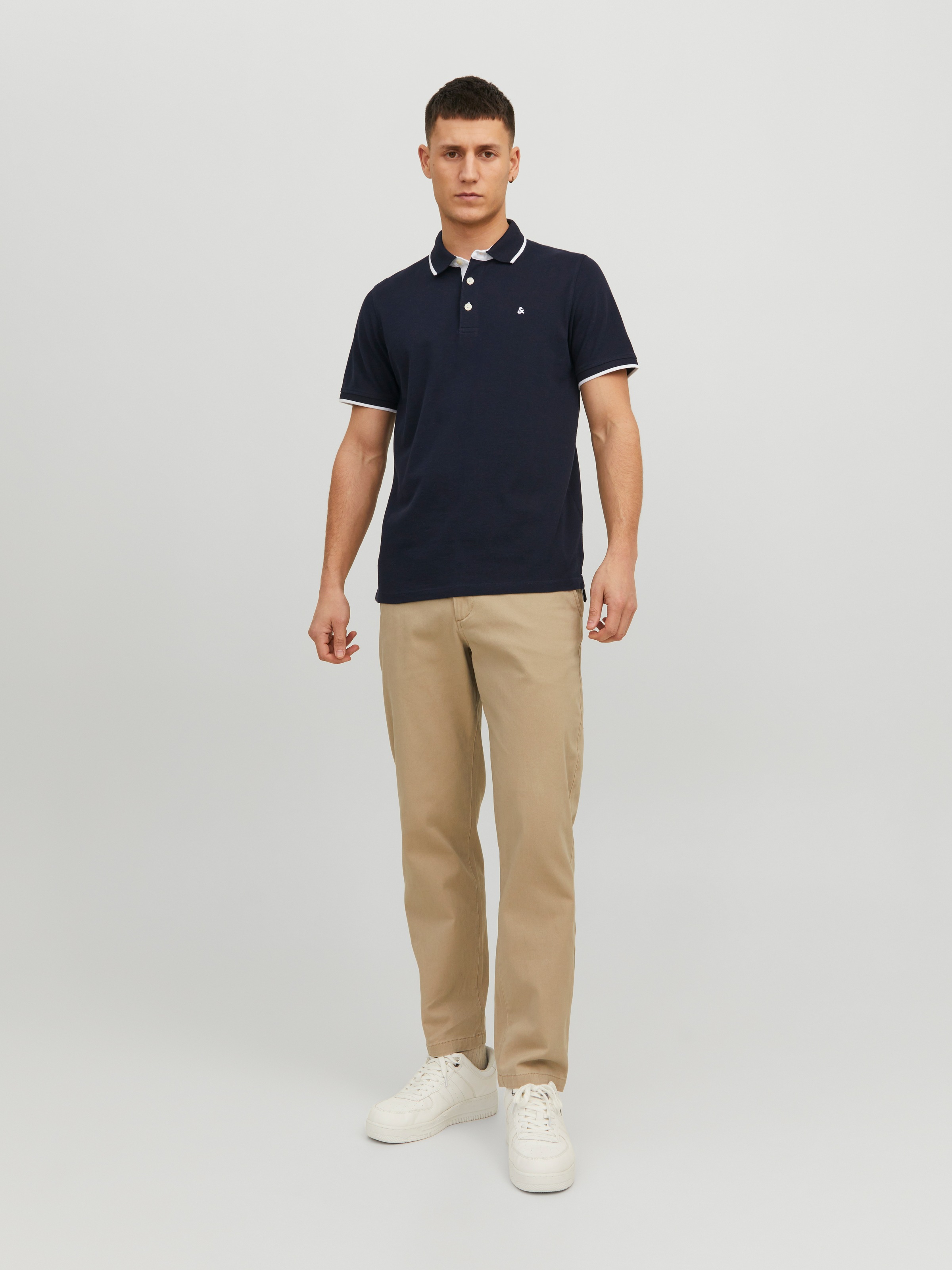 Jack & Jones Poloshirt »JJEPAULOS  Poloshirt mit klassischem Kragen und figurbetonter Form« Logostickerei, modisch, schmal, Baumwolle, Polokragen