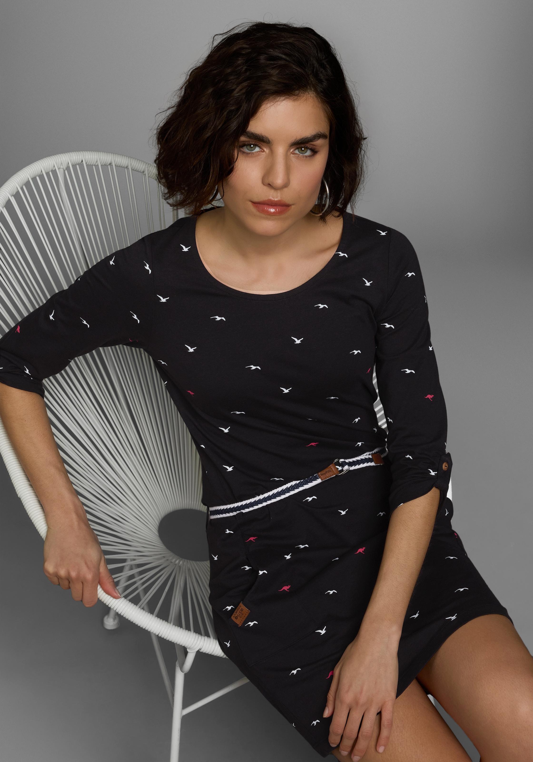 KangaROOS Jerseykleid, (Set, mit abnehmbarem Gürtel), figurbetonte Passform, aus Baumwollmischung
