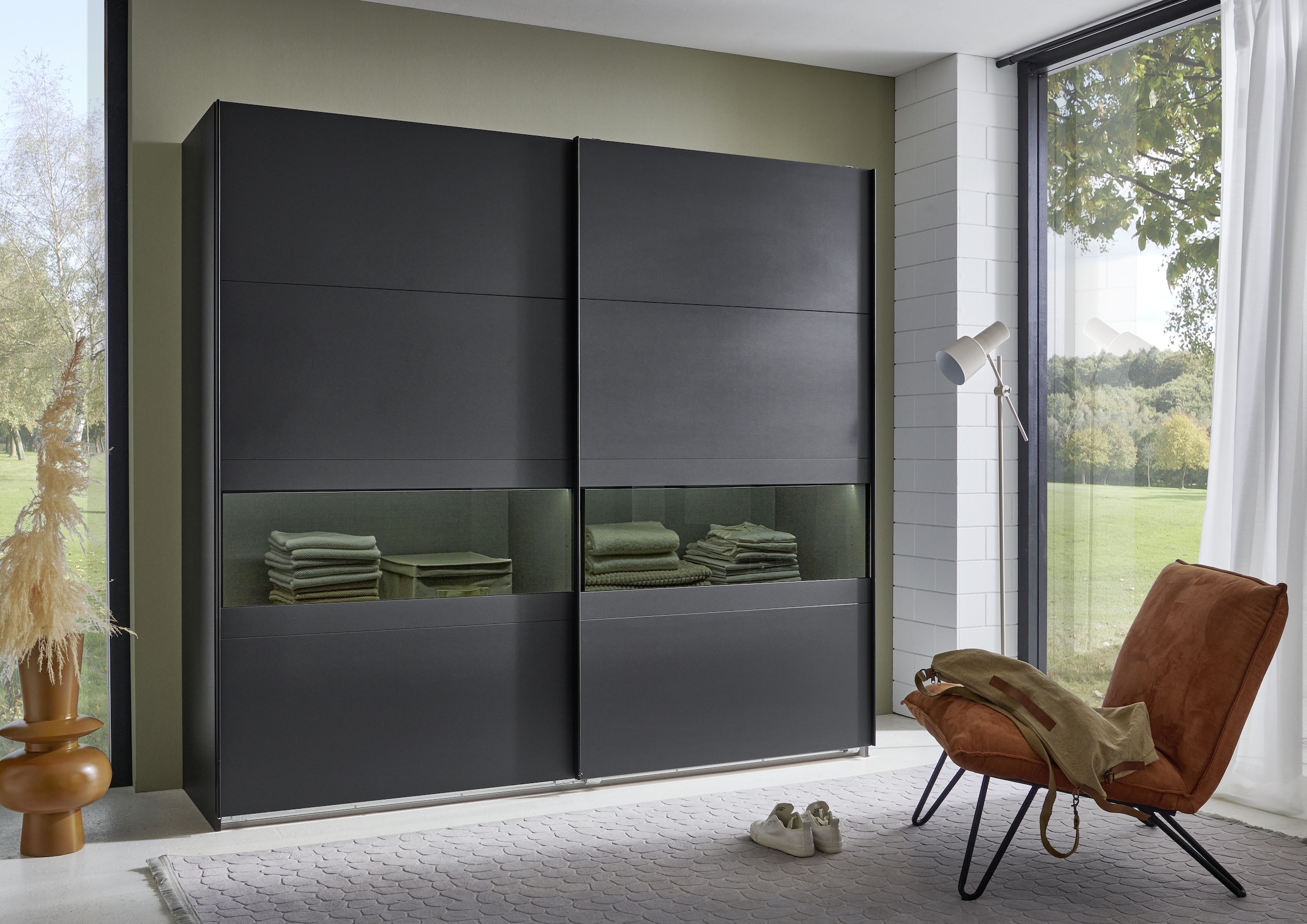 Wimex Schwebetürenschrank »Easy Plus, Kleiderschrank Made in Germany« mit Glaseinsatz/ Rauchglas, viele Breiten zur Auswahl, schwarze Griffe