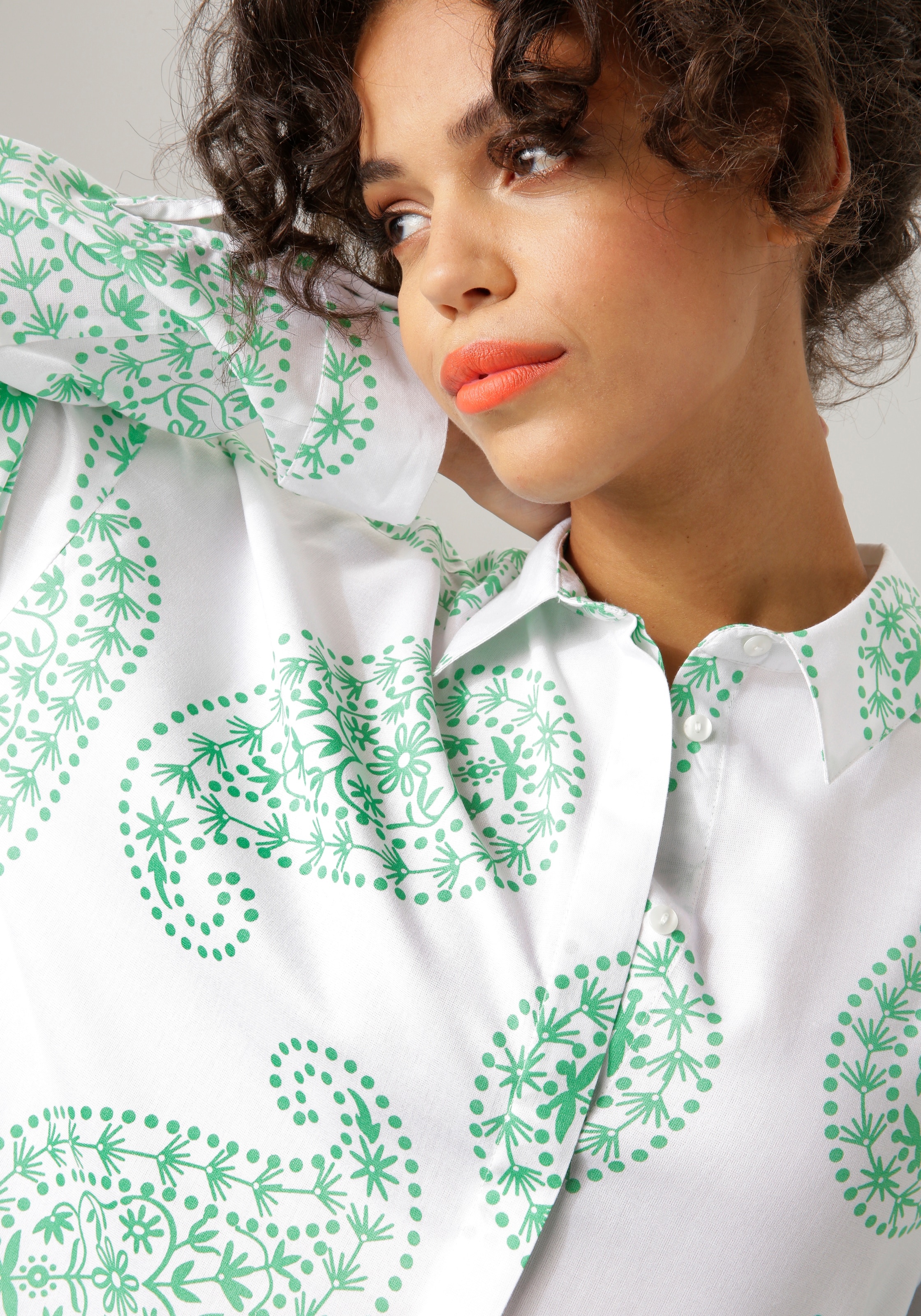 Aniston CASUAL Hemdbluse, mit großflächigem bei ♕ Paisley-Muster