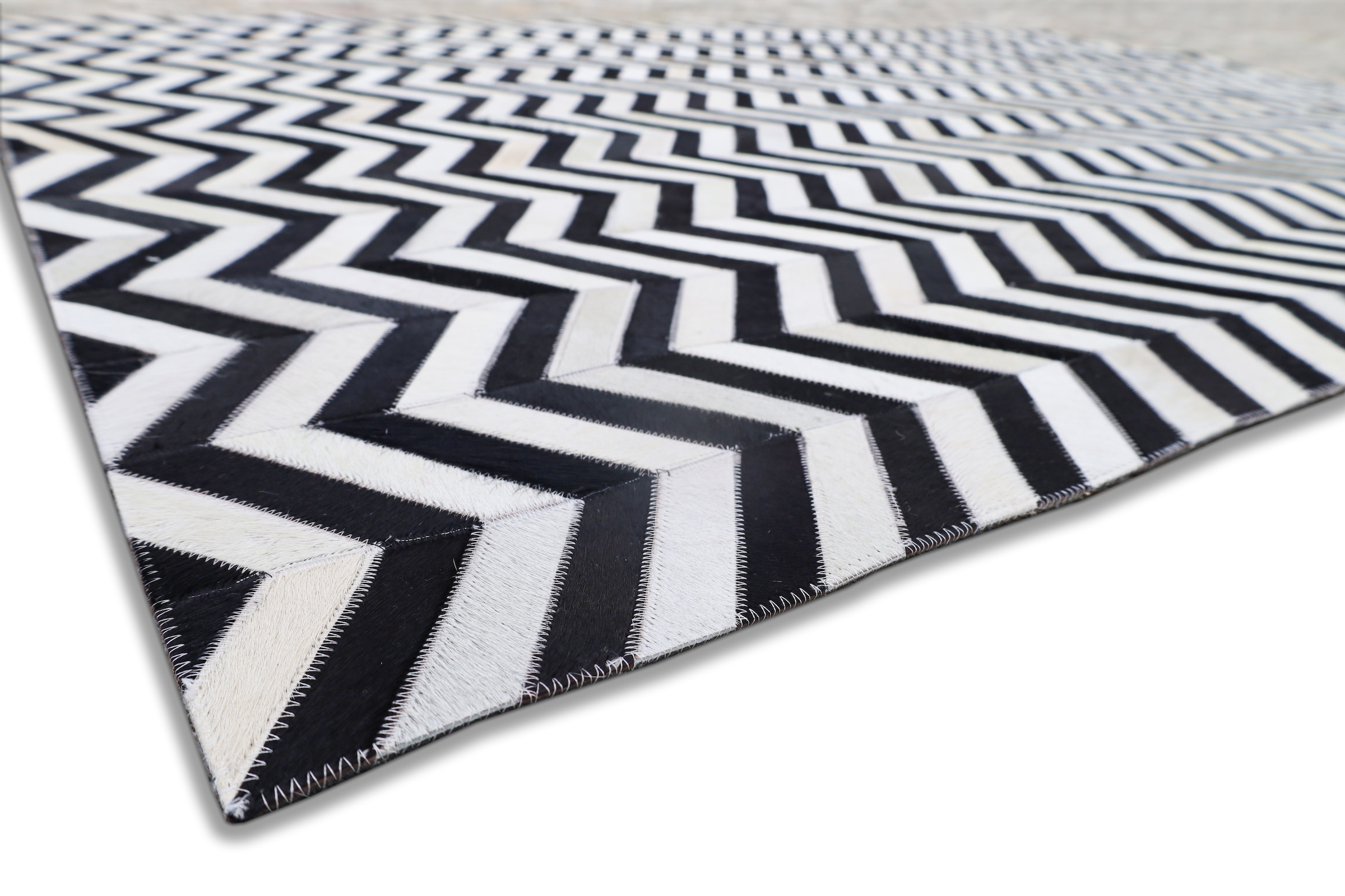 Myflair Möbel & Accessoires Fellteppich »ZEBRA EDGE, echtes Rinderfell« rechteckig 10 mm Höhe handgenäht, Naturprodukt, Zickzack Muster, natürliche Struktur