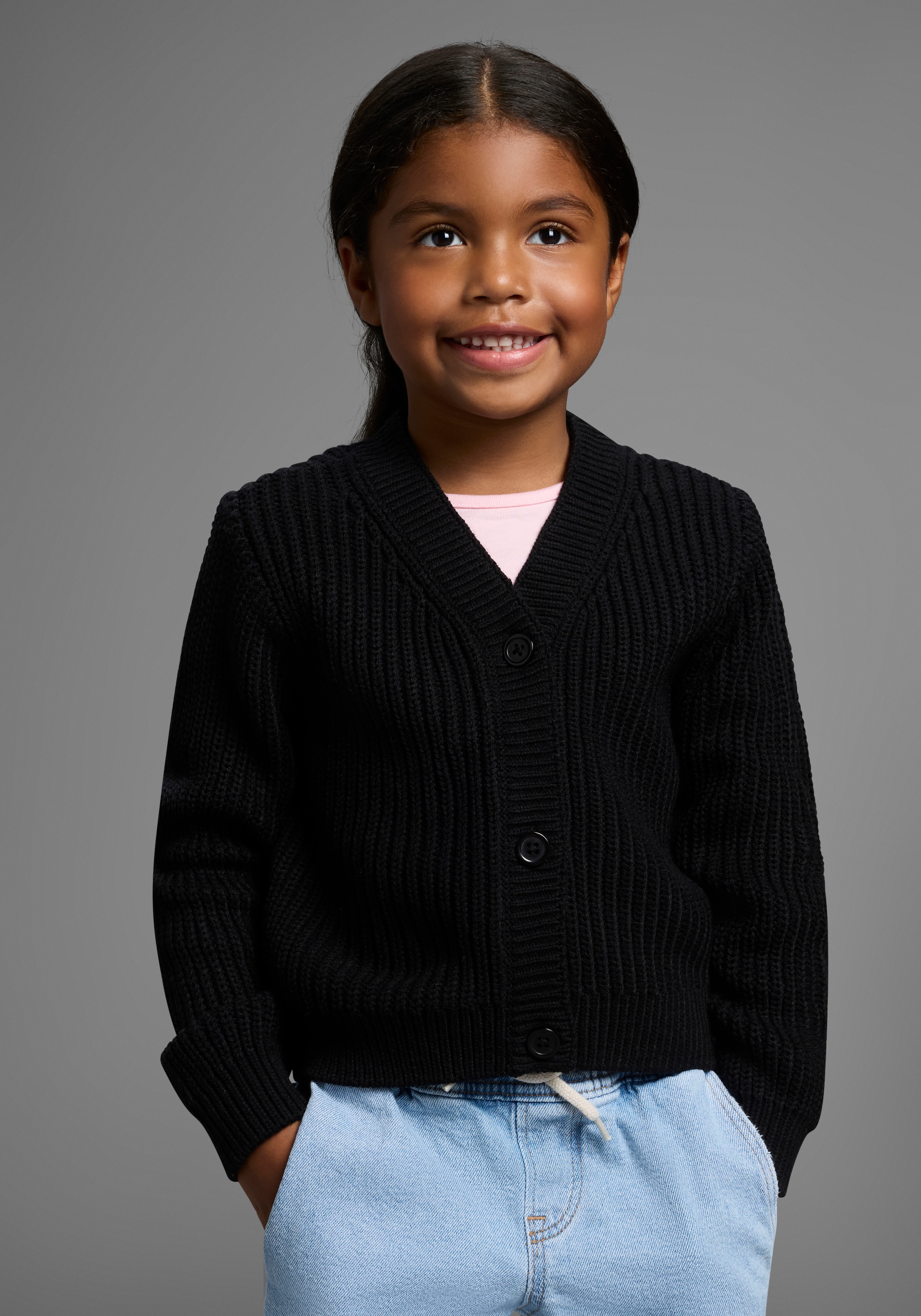 KIDSWORLD Strickjacke »Strickjacke Basic-Style« Strickjacke, toll zu allem zu kombinieren