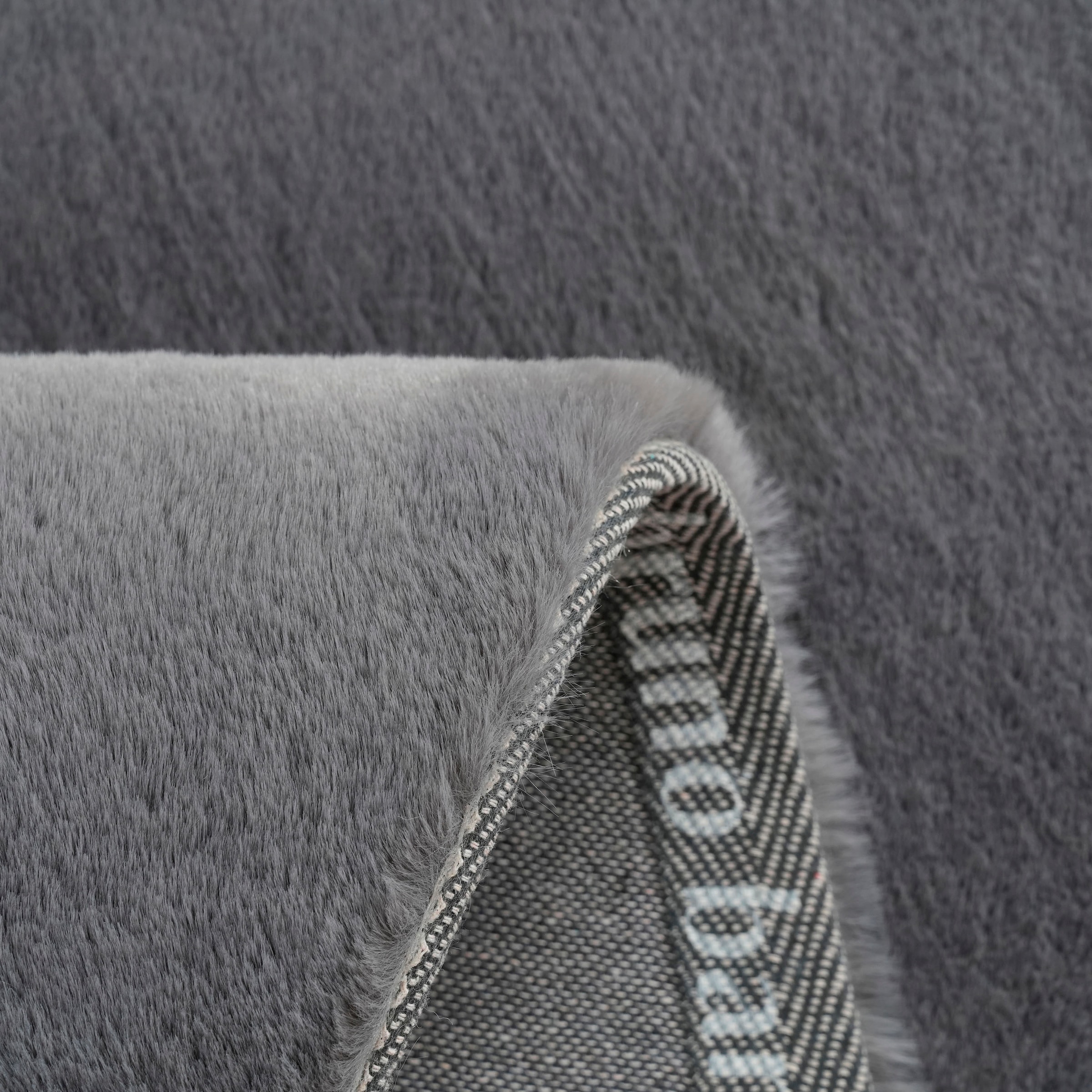 Bruno Banani Hochflor-Teppich »Rabbit 2 Bean, Kunstfell Teppich, Modern, besondere Form«, U-förmig, 25 mm Höhe, Kaninchenfell-Haptik, Microfaser, Wohnzimmer, Schlafzimmer, Esszimmer