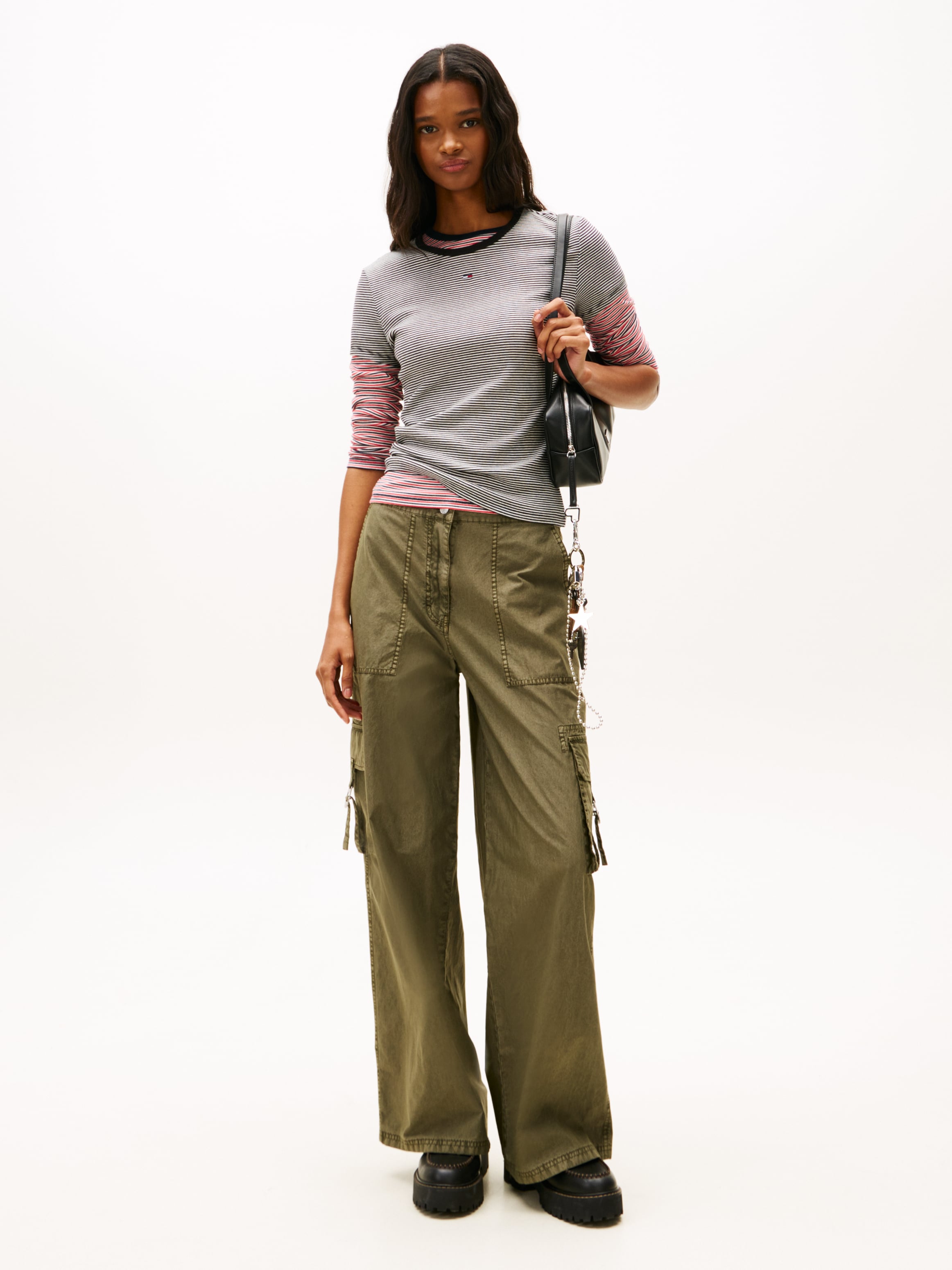 Tommy Jeans Kurzarmshirt »TJW ESSENTIAL RIB SHORT SLEEVE EXT« Baumwollmischung in gerippter Struktur, Slim Fit