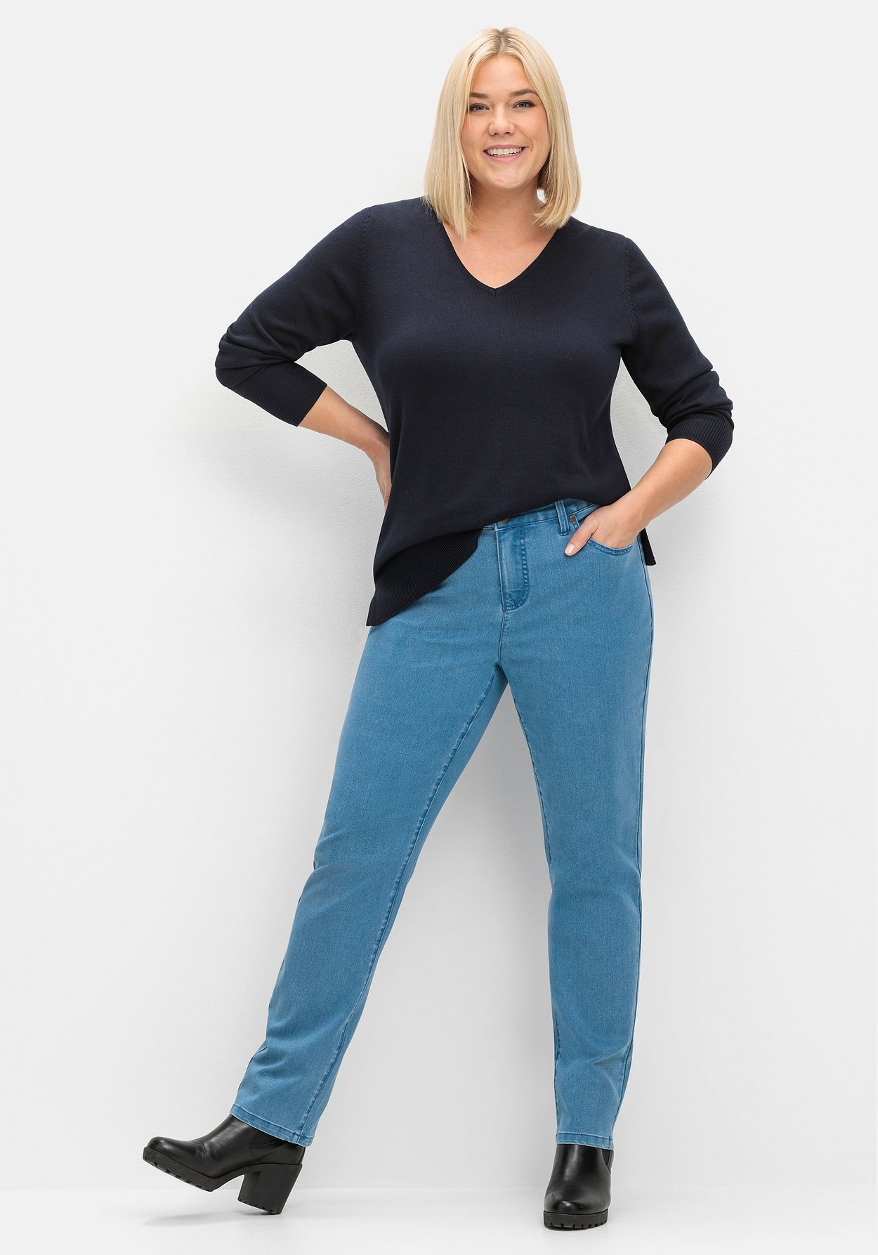 Sheego V-Ausschnitt-Pullover »Pullover aus leichtem Feinstrick«, aus leichtem Feinstrick
