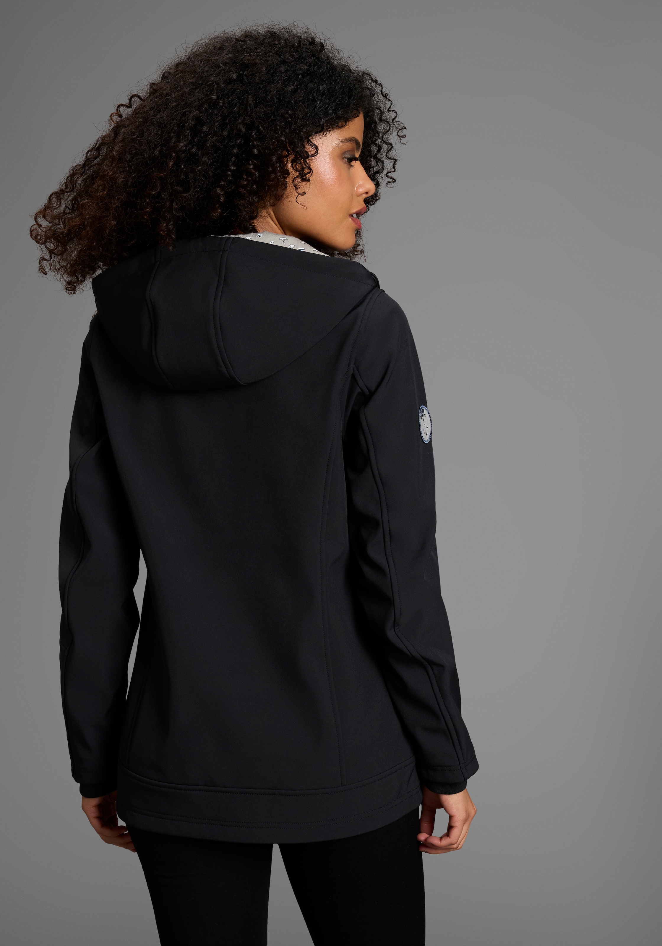 Ocean Sportswear Softshelljacke »aus recyceltem Polyester« mit Kapuze atmungsaktiv,  wasserabweisend,  windabweisend, Übergangsjacke