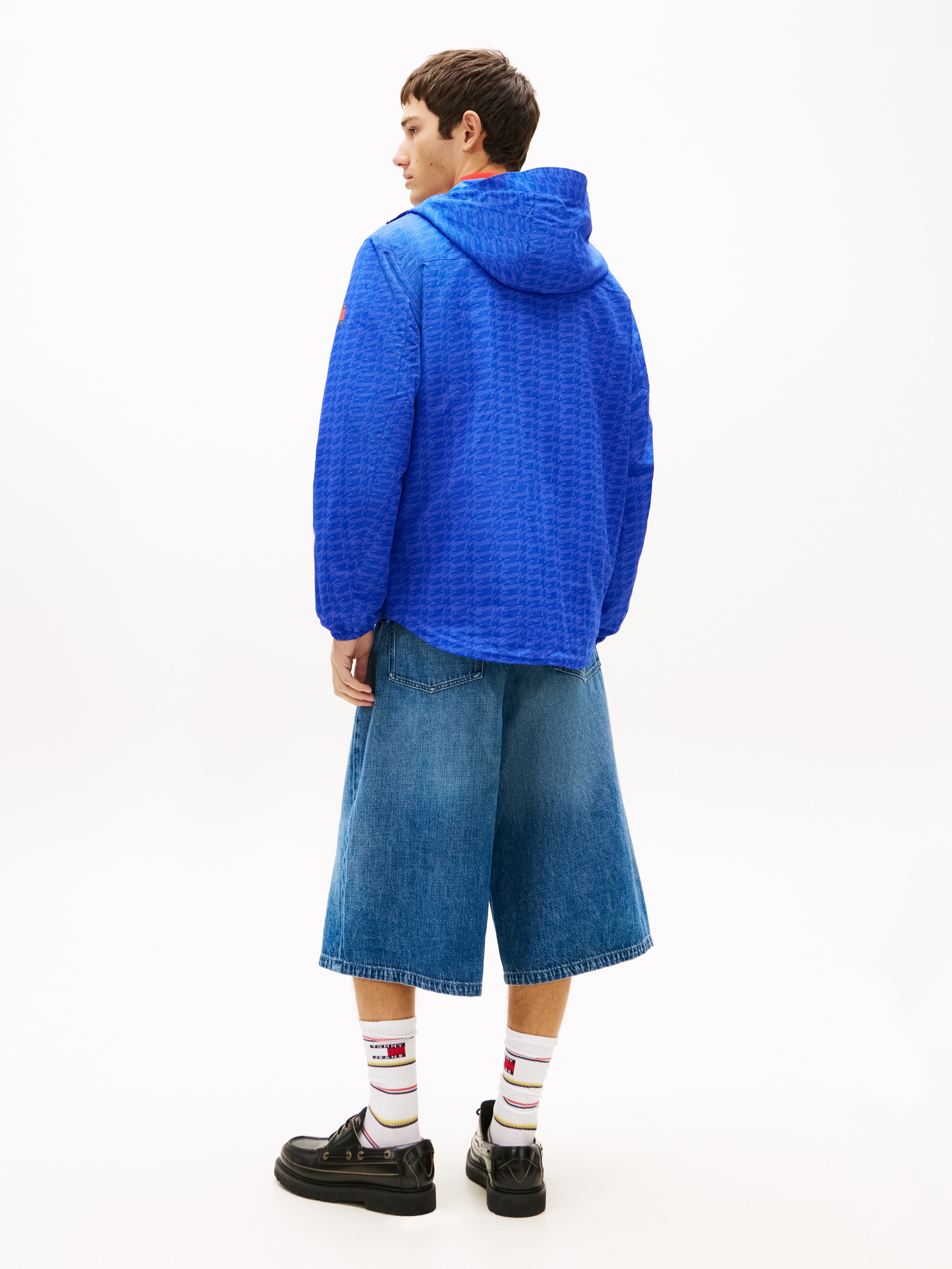 Tommy Jeans Windbreaker »TJM AOP PACKABLE« mit Kapuze wasserabweisend, winddicht, verstaubar