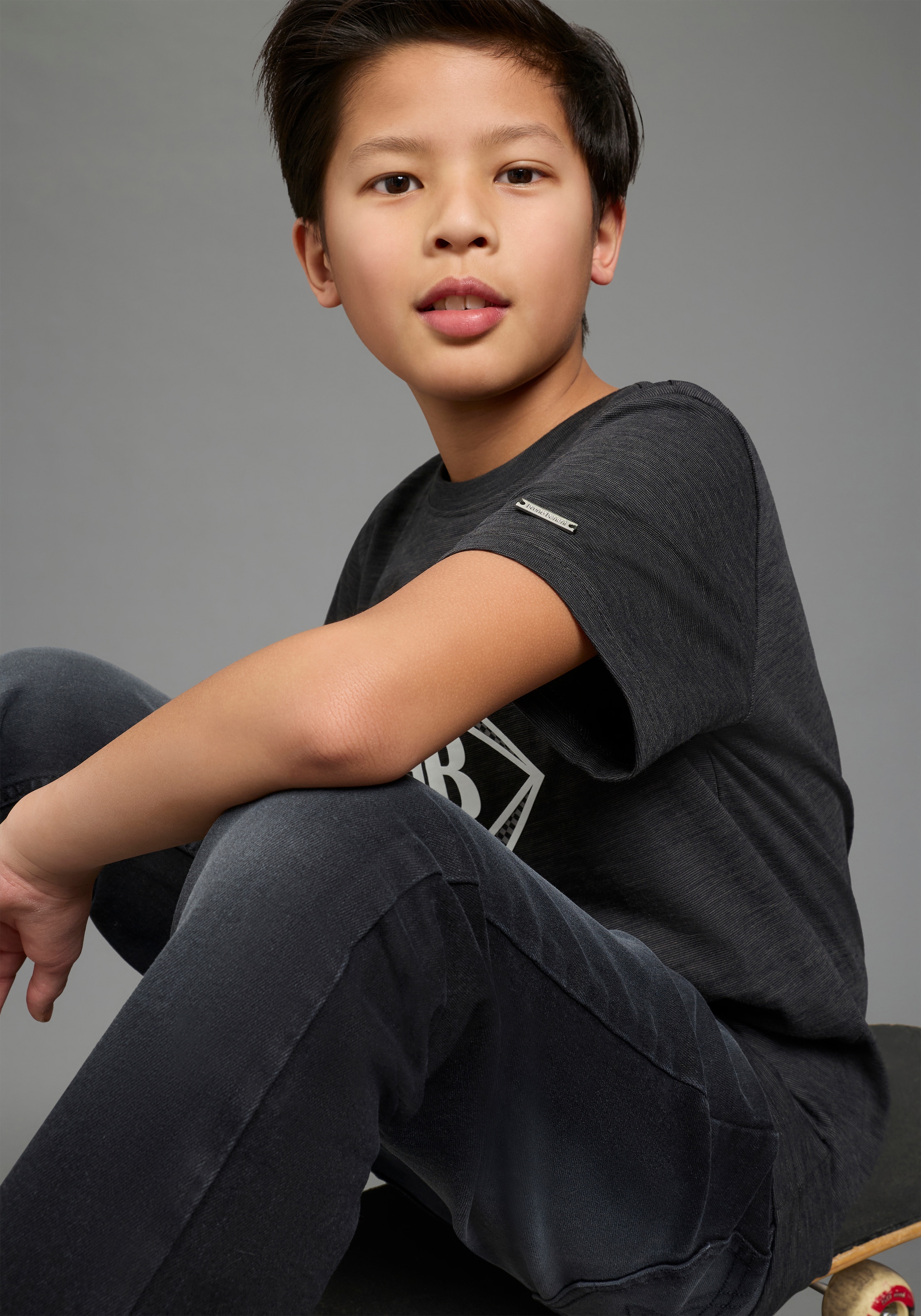 Bruno Banani T-Shirt »Shirt in Melangeware und Logo-Print für Jungen« Basic Passform, Kurzarm, Rundhalsausschnitt, aus Baumwolle