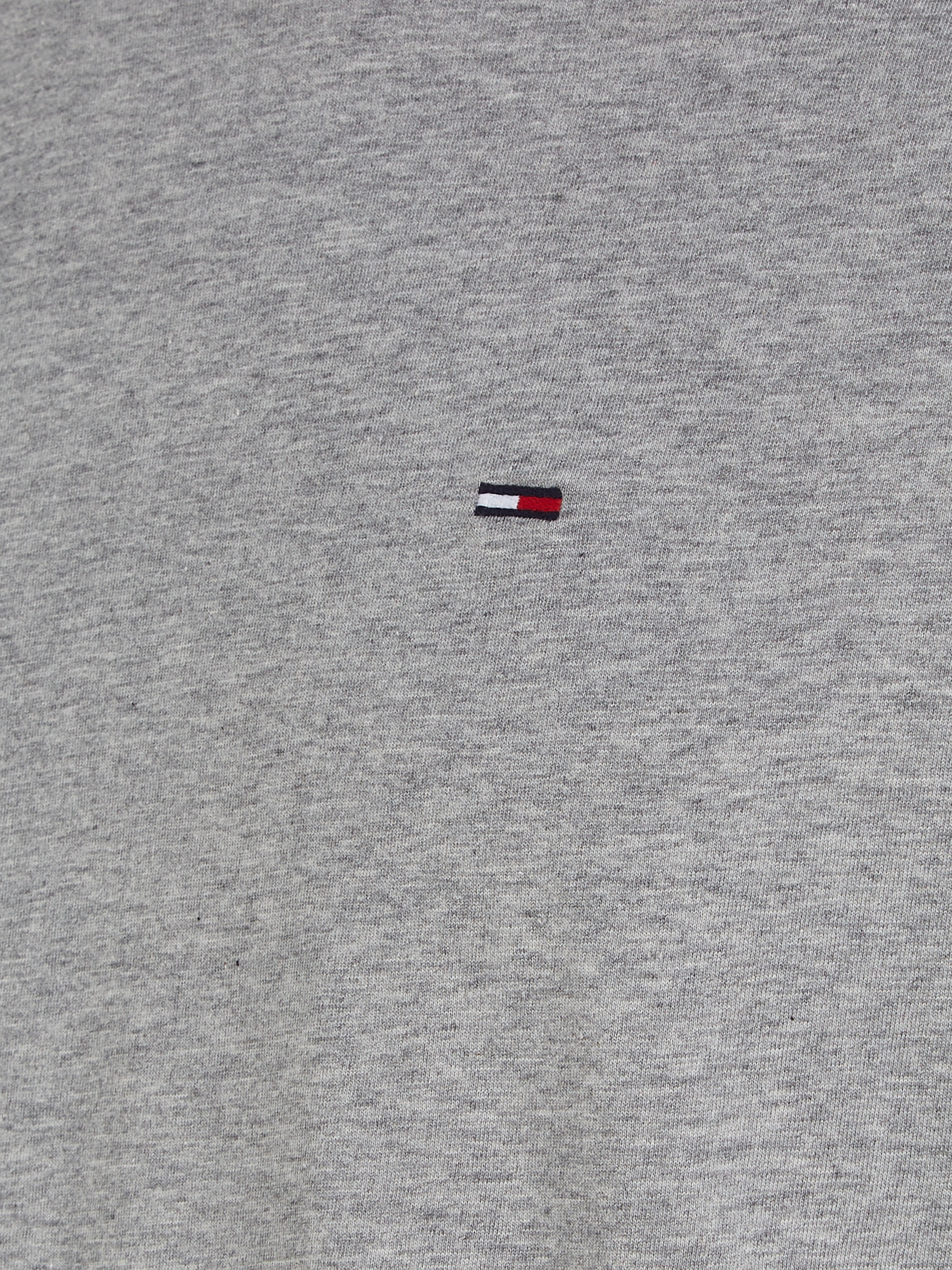 Tommy Jeans T-Shirt »TJM ESSENTIAL SOLID TEE«, mit Rundhalsausschnitt und dezenter Logo-Flag