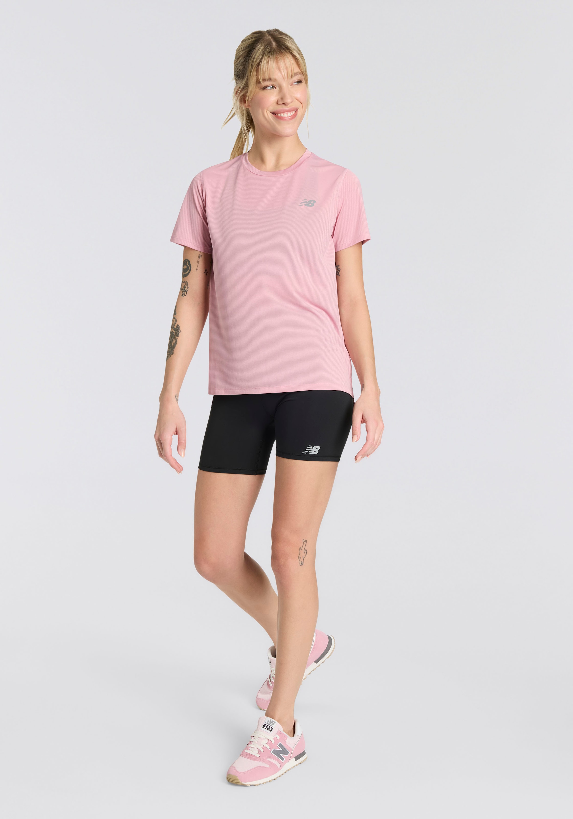 New Balance Laufshirt »Sport Essentials T-Shirt«, mit Markenlogo
